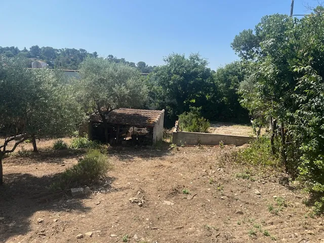 Terrain constructible viabilisé à Nîmes, Quartier La Gazelle, 314 m² 