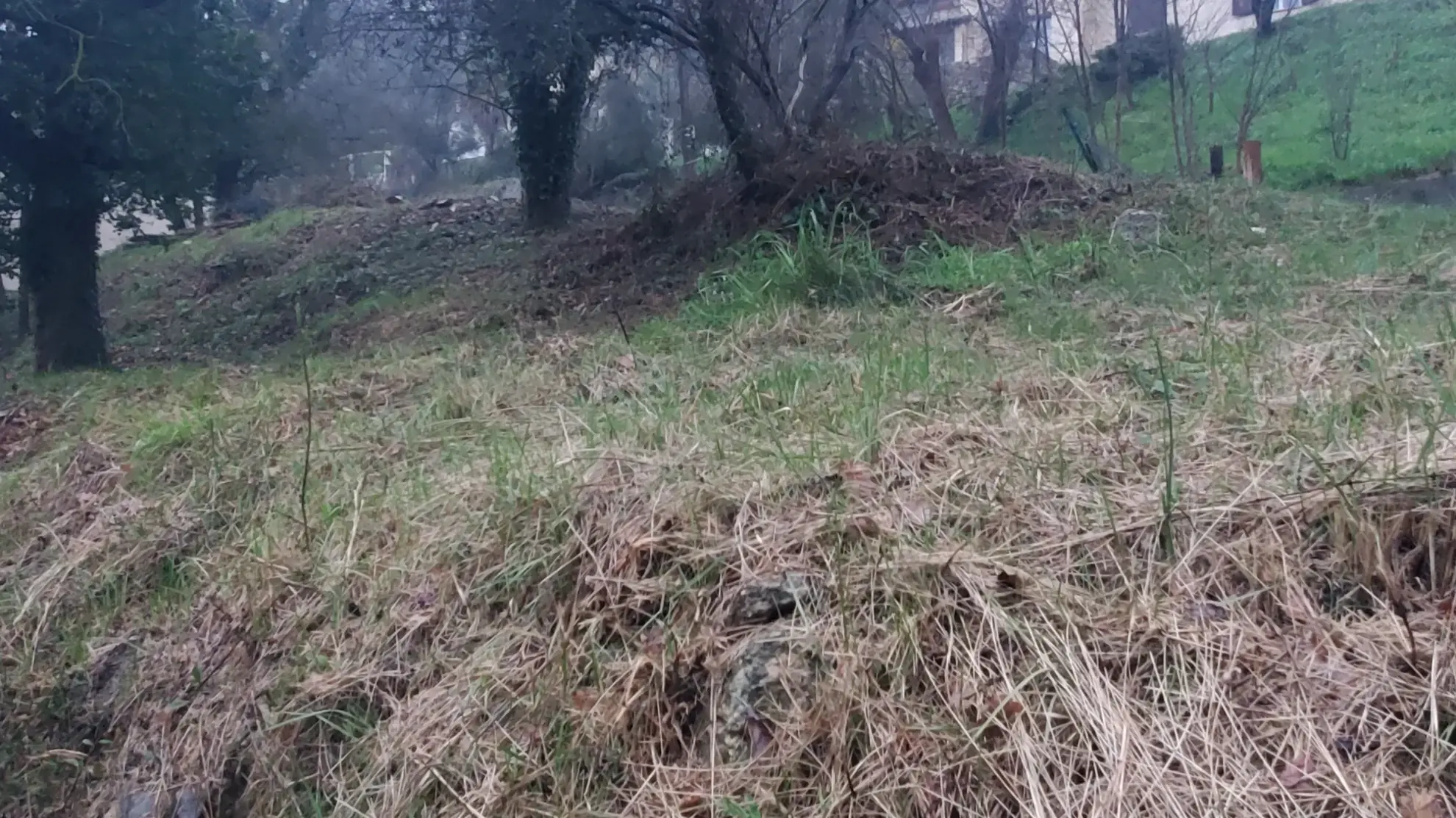 Terrain constructible de 640 m² à Bar-sur-Loup avec permis de construire