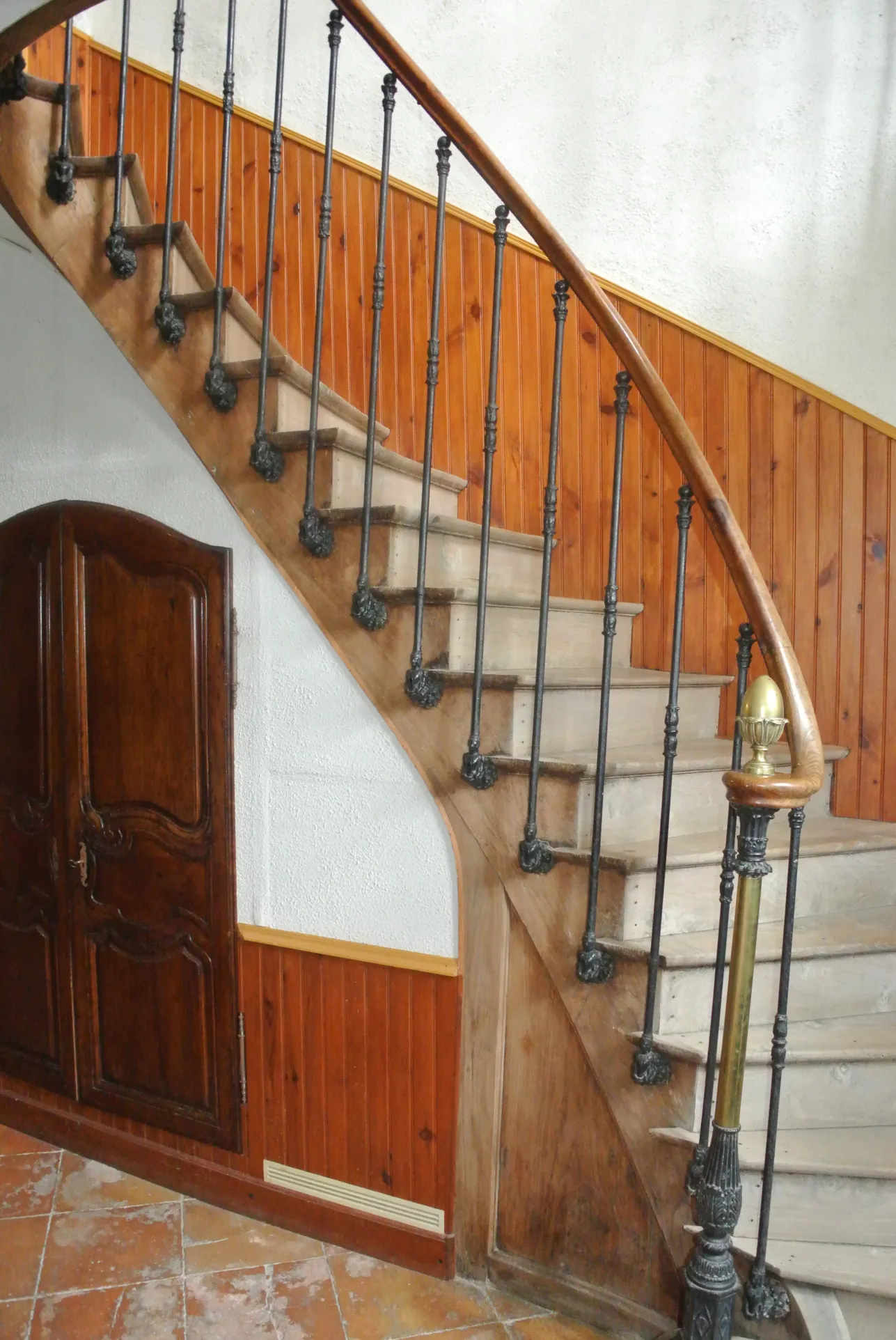 Charmante maison en pierre avec 6 chambres et dépendances à Saint-Barthélemy-d'Agenais 