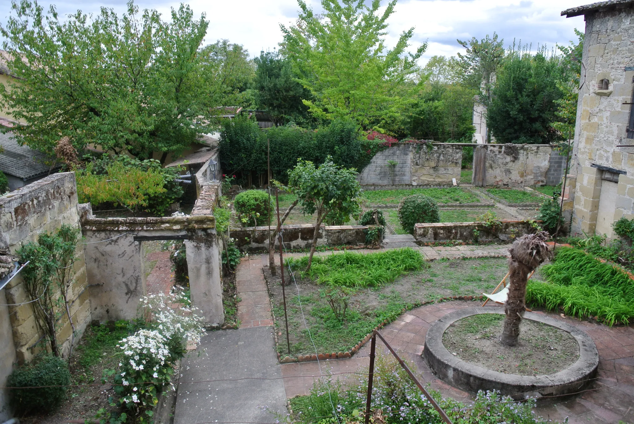 Charmante maison en pierre avec 6 chambres et dépendances à Saint-Barthélemy-d'Agenais 