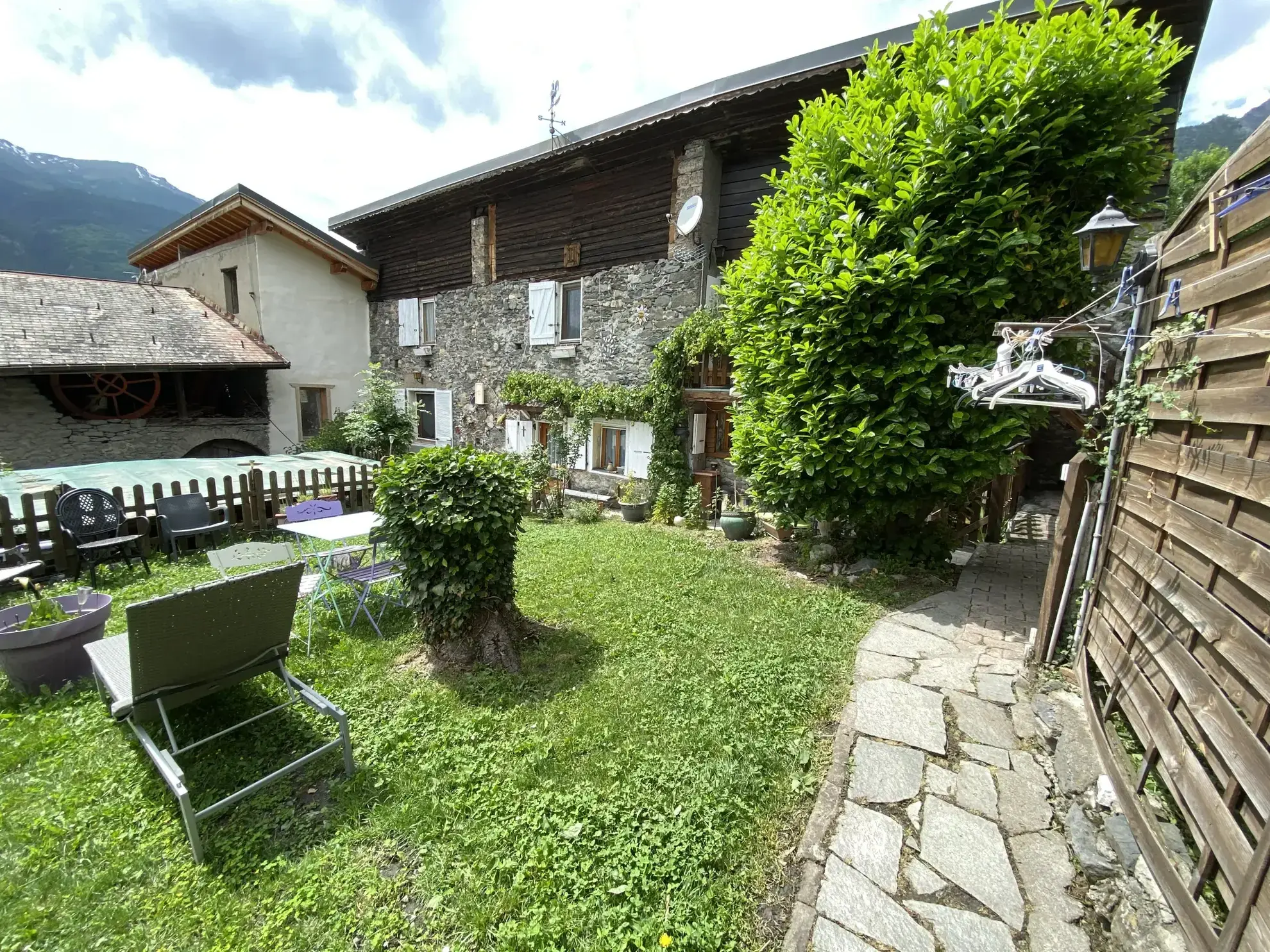 Maison en pierre à vendre à Saint-Martin-la-Porte – 3 chambres, jardin, 127 m² 