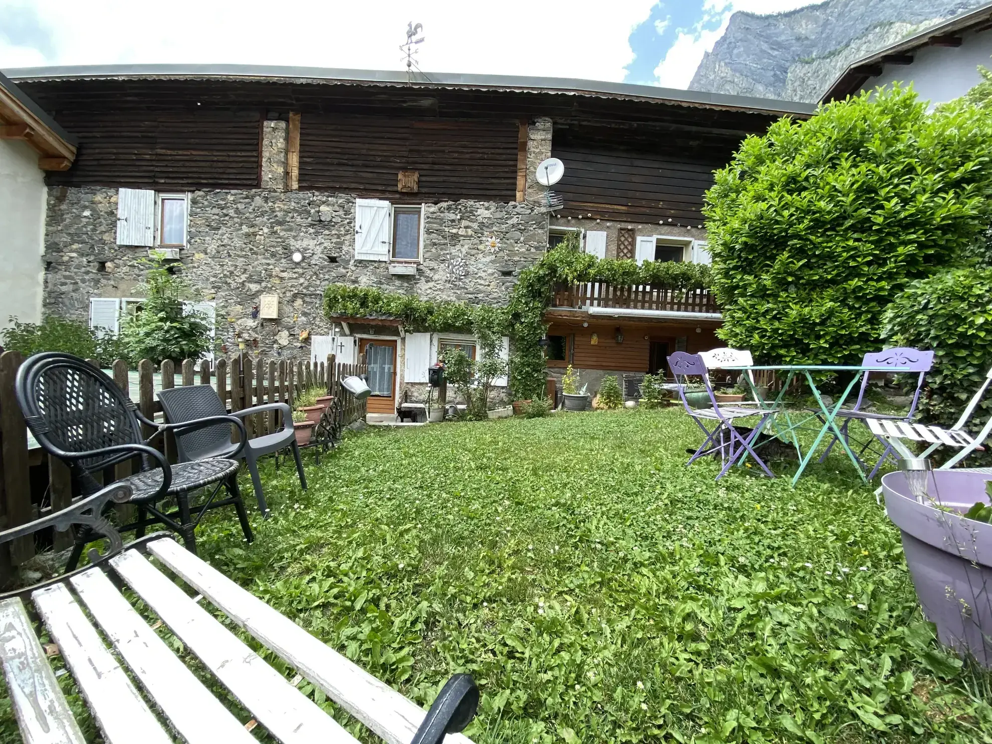 Maison en pierre à vendre à Saint-Martin-la-Porte – 3 chambres, jardin, 127 m² 