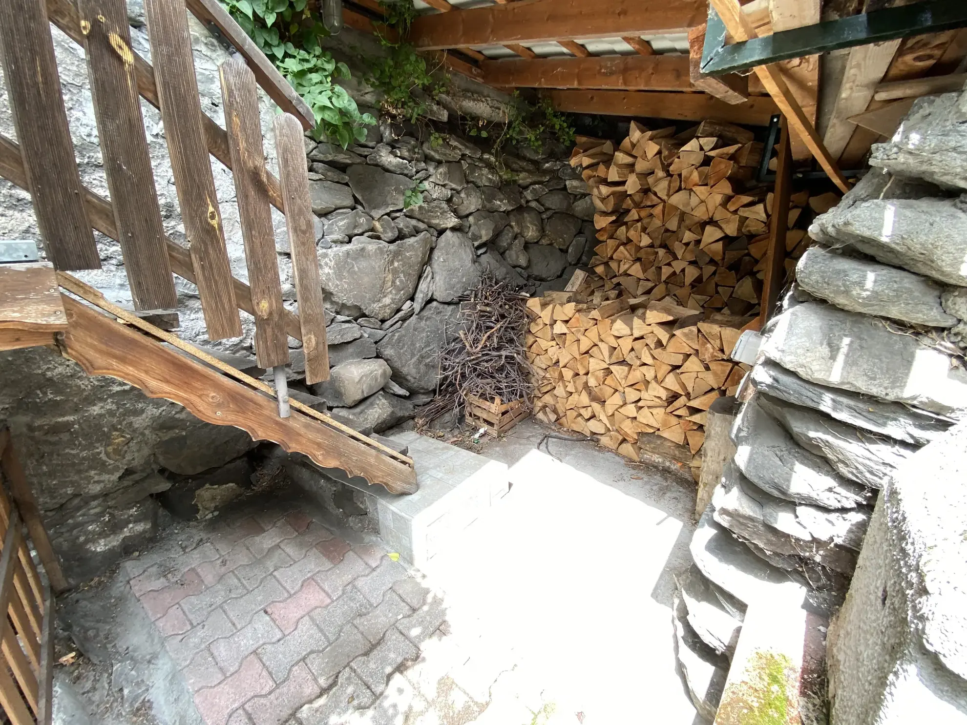 Maison en pierre à vendre à Saint-Martin-la-Porte – 3 chambres, jardin, 127 m² 