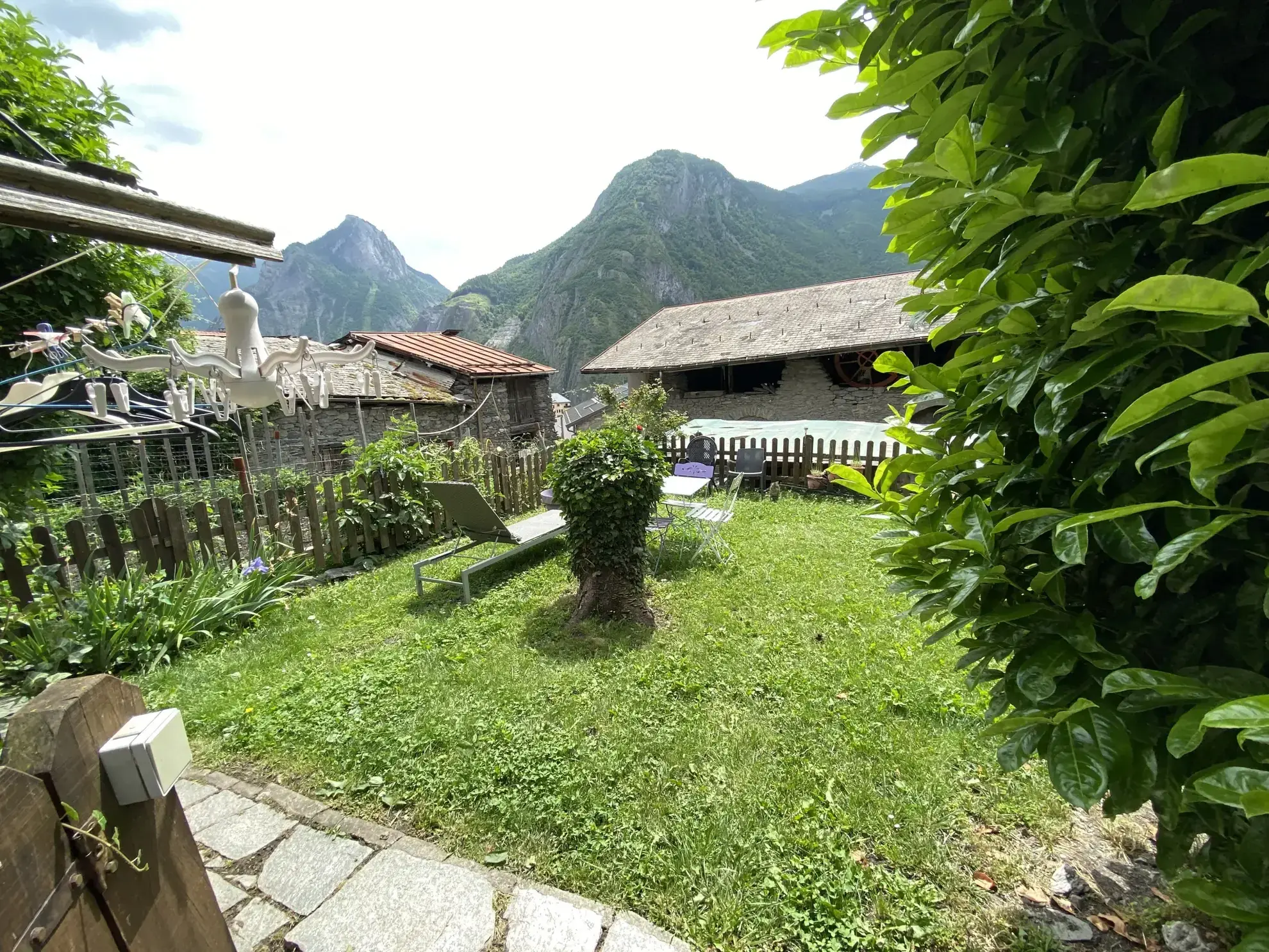 Maison en pierre à vendre à Saint-Martin-la-Porte – 3 chambres, jardin, 127 m² 