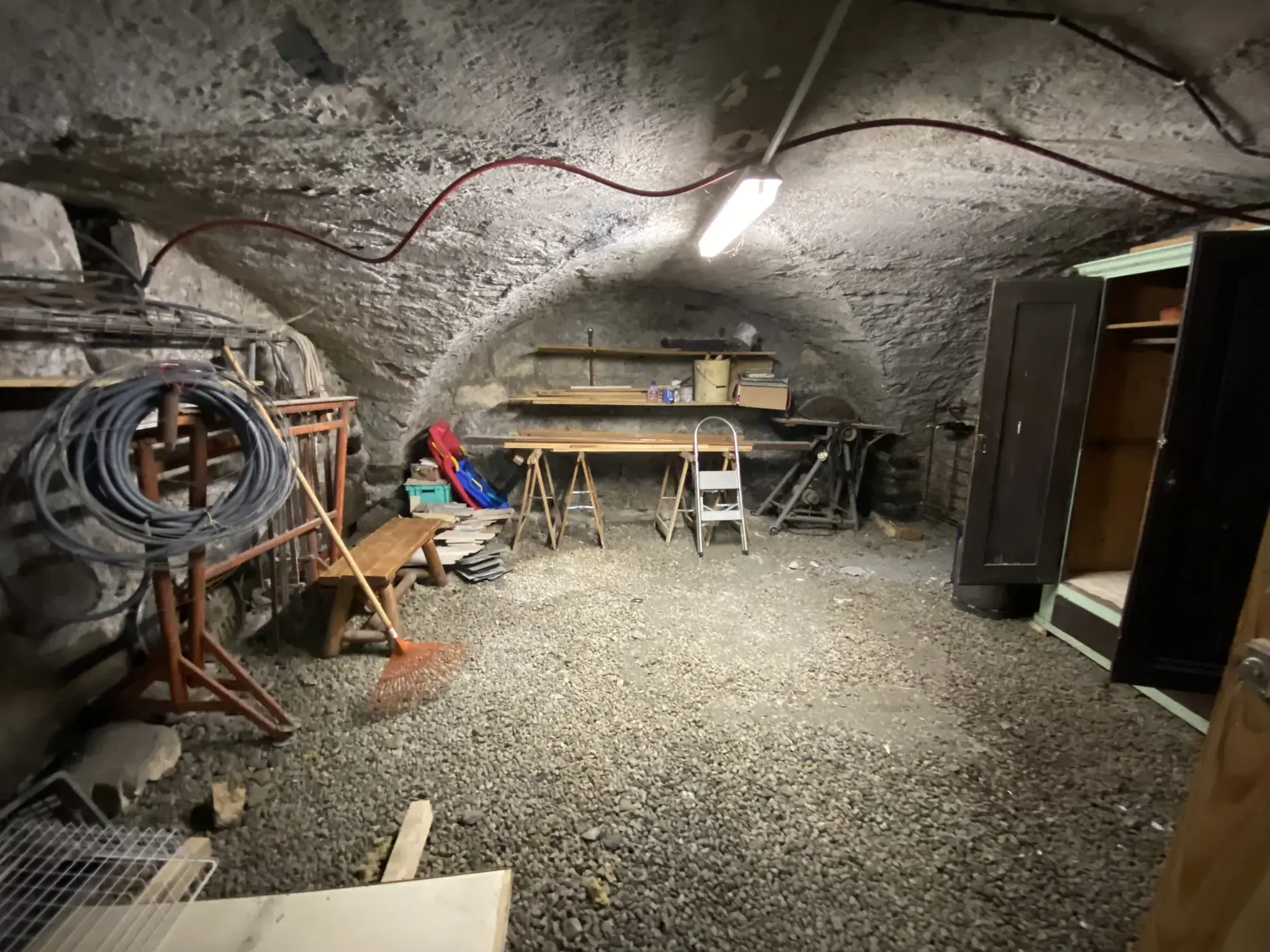 Maison en pierre à vendre à Saint-Martin-la-Porte – 3 chambres, jardin, 127 m² 