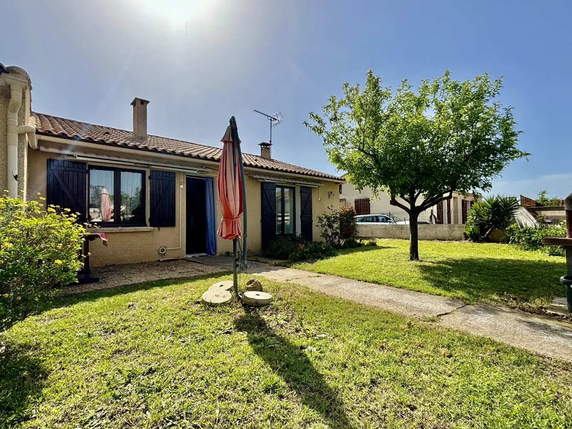 Maison de plain-pied à Pomerols avec garage, atelier et terrain piscinable