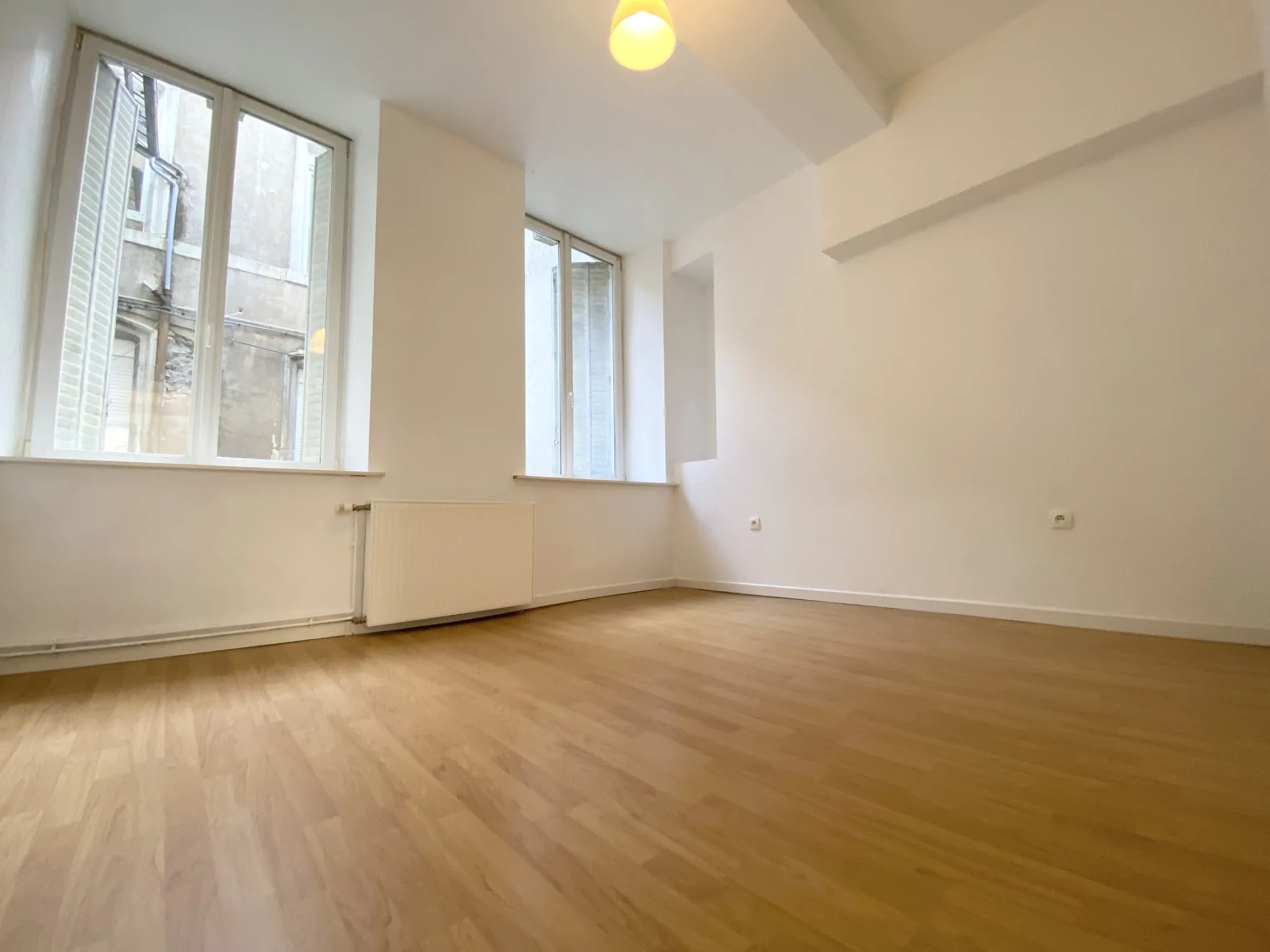 Appartement F2 rénové à Toul, idéal pour investissement locatif au centre-ville 