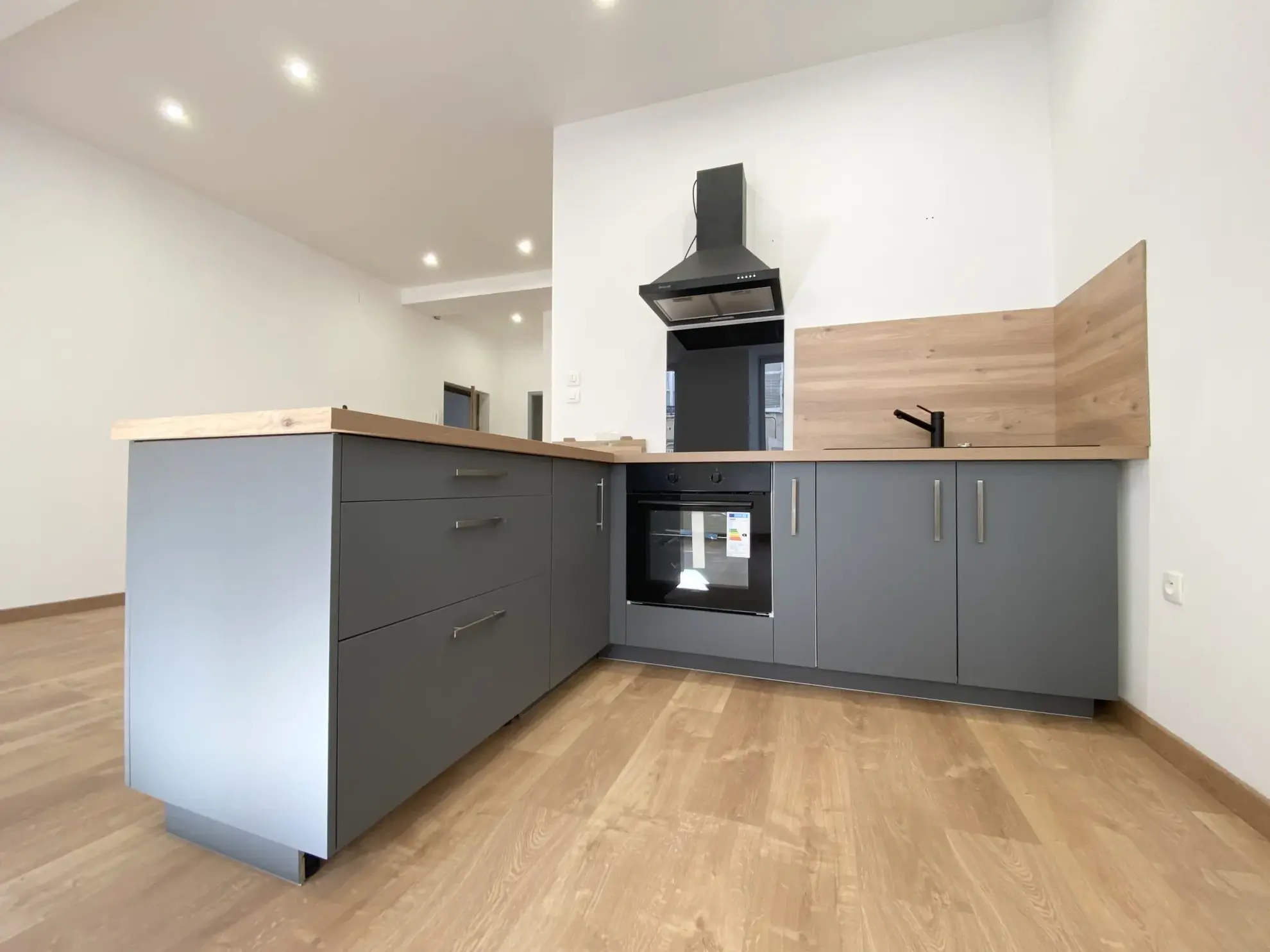 Appartement F2 rénové à Toul, idéal pour investissement locatif au centre-ville 