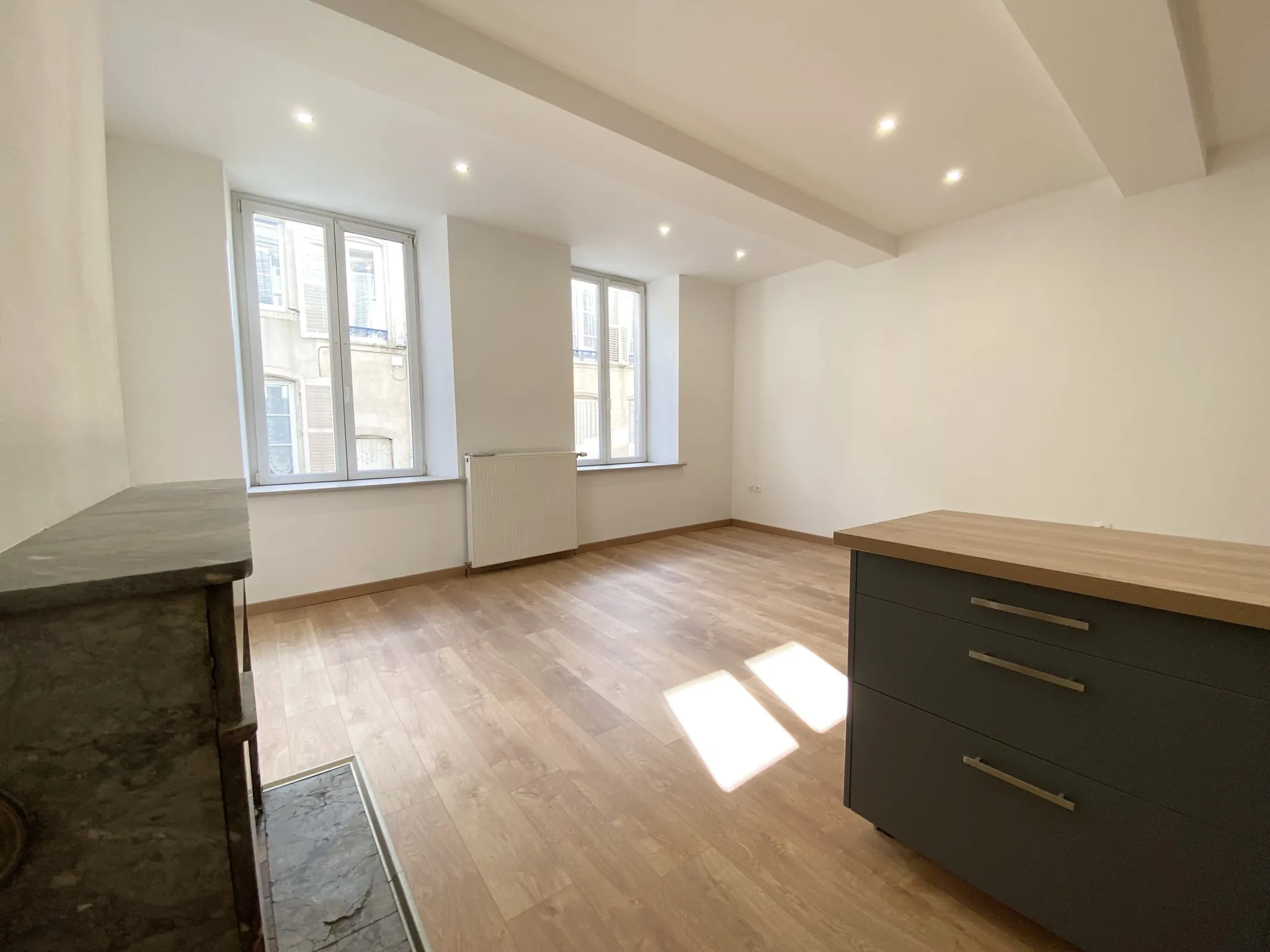 Appartement F2 rénové à Toul, idéal pour investissement locatif au centre-ville 