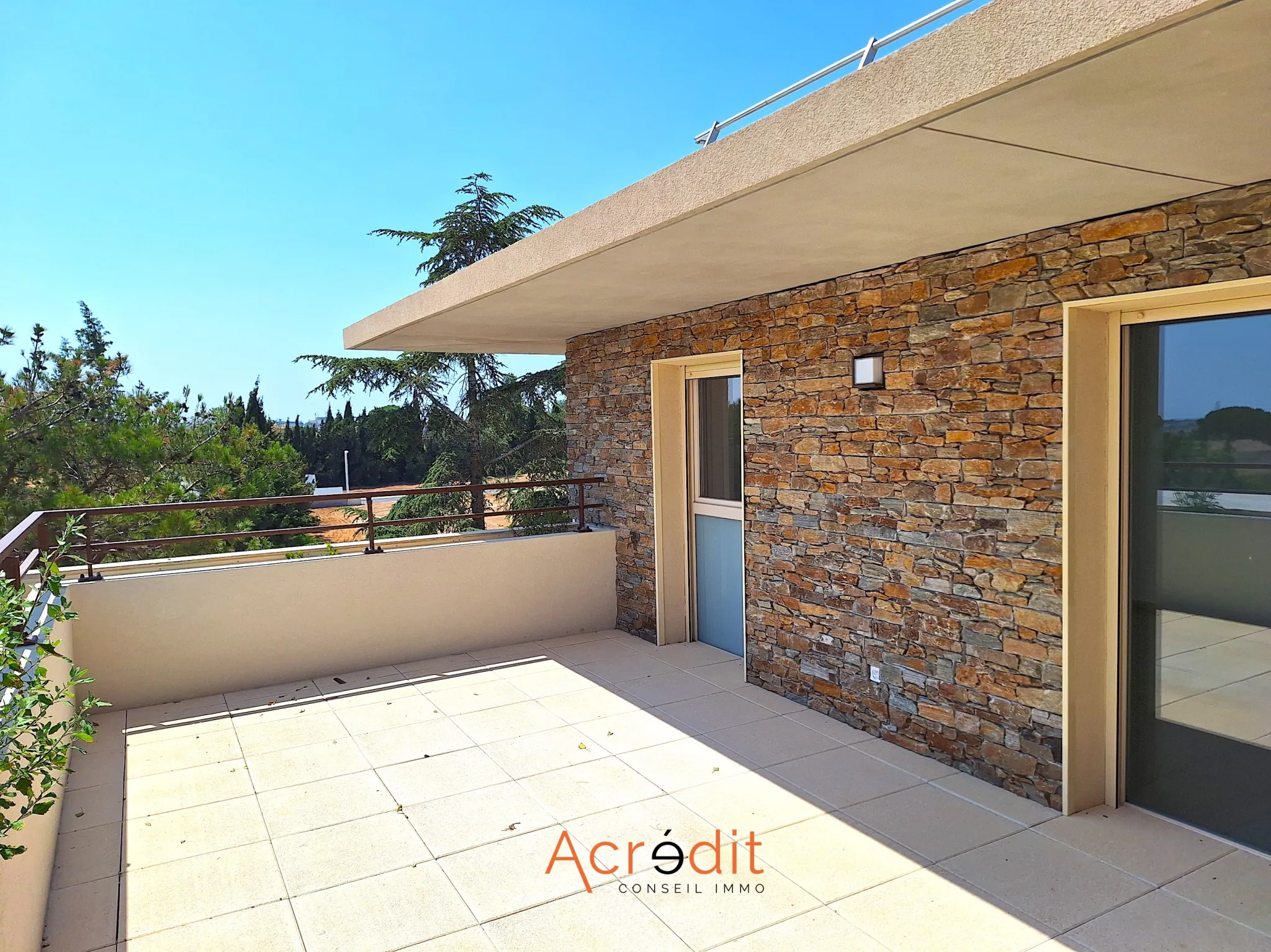 Appartement T3 avec terrasse, parking et vue Pinède à Boujan-sur-Libron