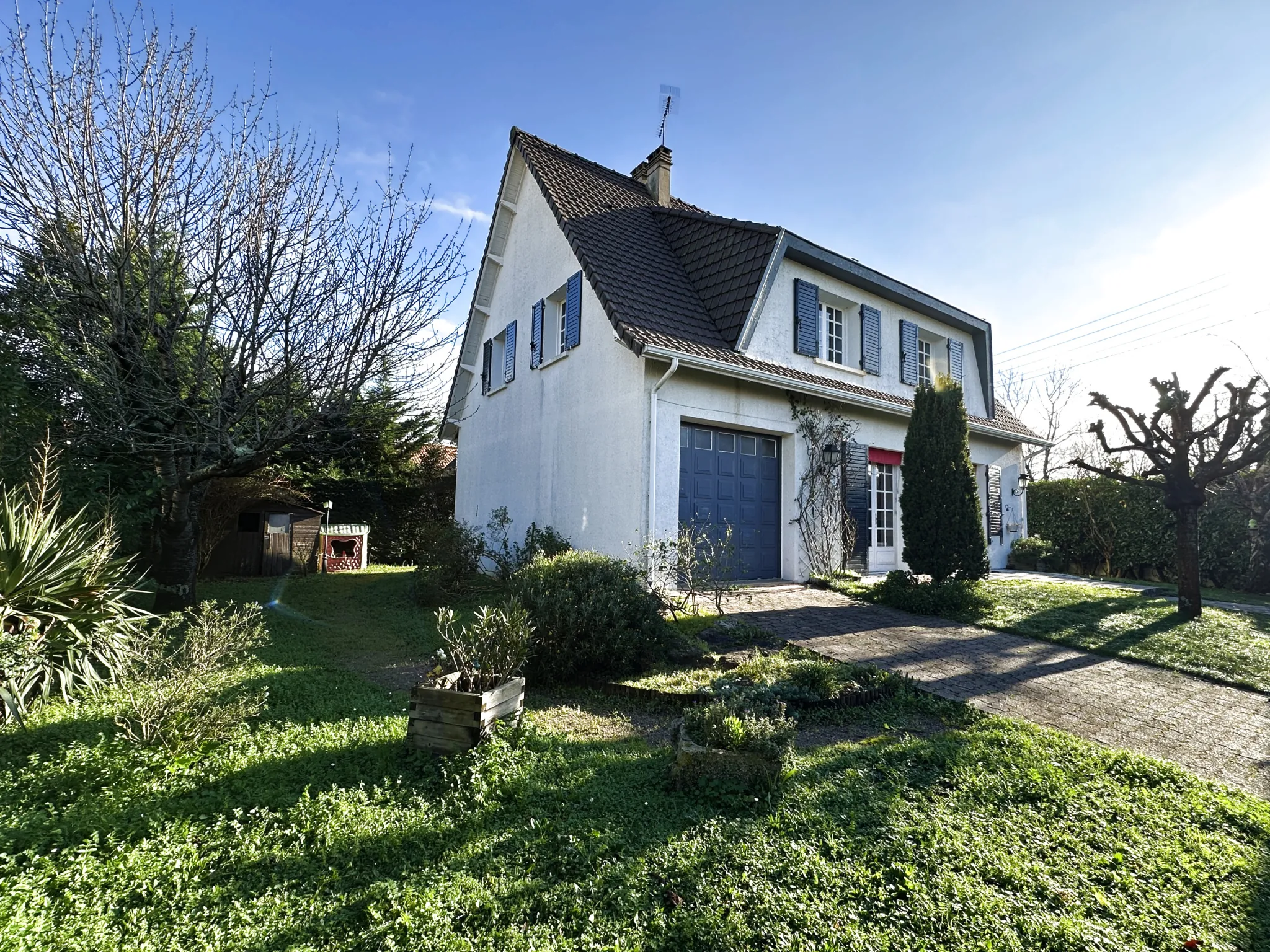 Belle maison 5 chambres à Niort, quartier Clou Bouchet, à rénover