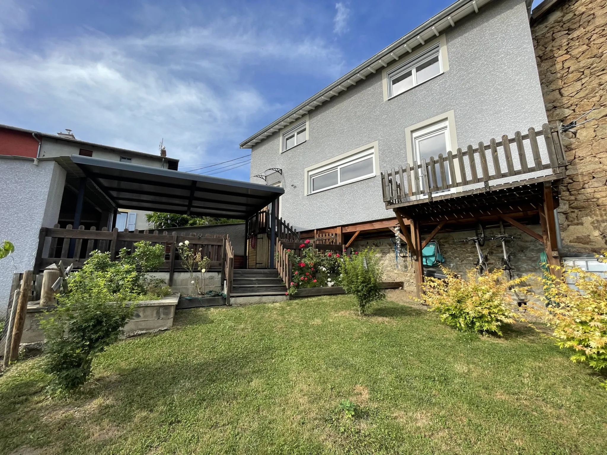 Maison de 128 m² à Amplepuis avec 3 chambres et terrain attenant 