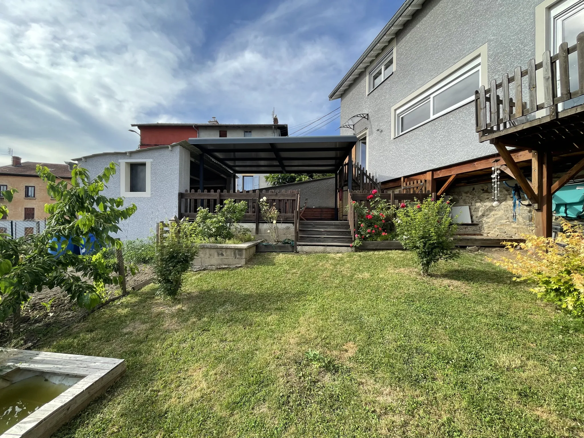 Maison de 128 m² à Amplepuis avec 3 chambres et terrain attenant 