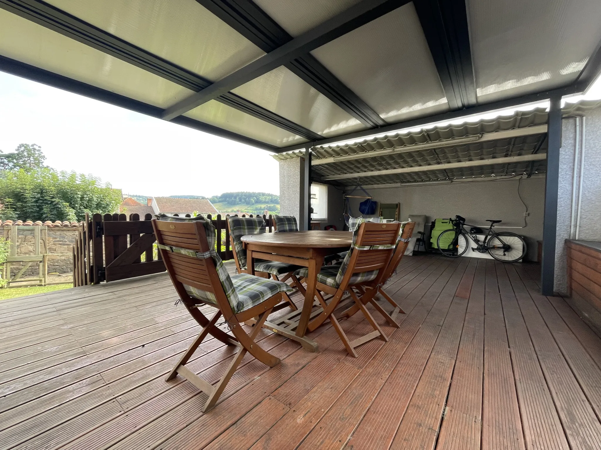 Maison de 128 m² à Amplepuis avec 3 chambres et terrain attenant 