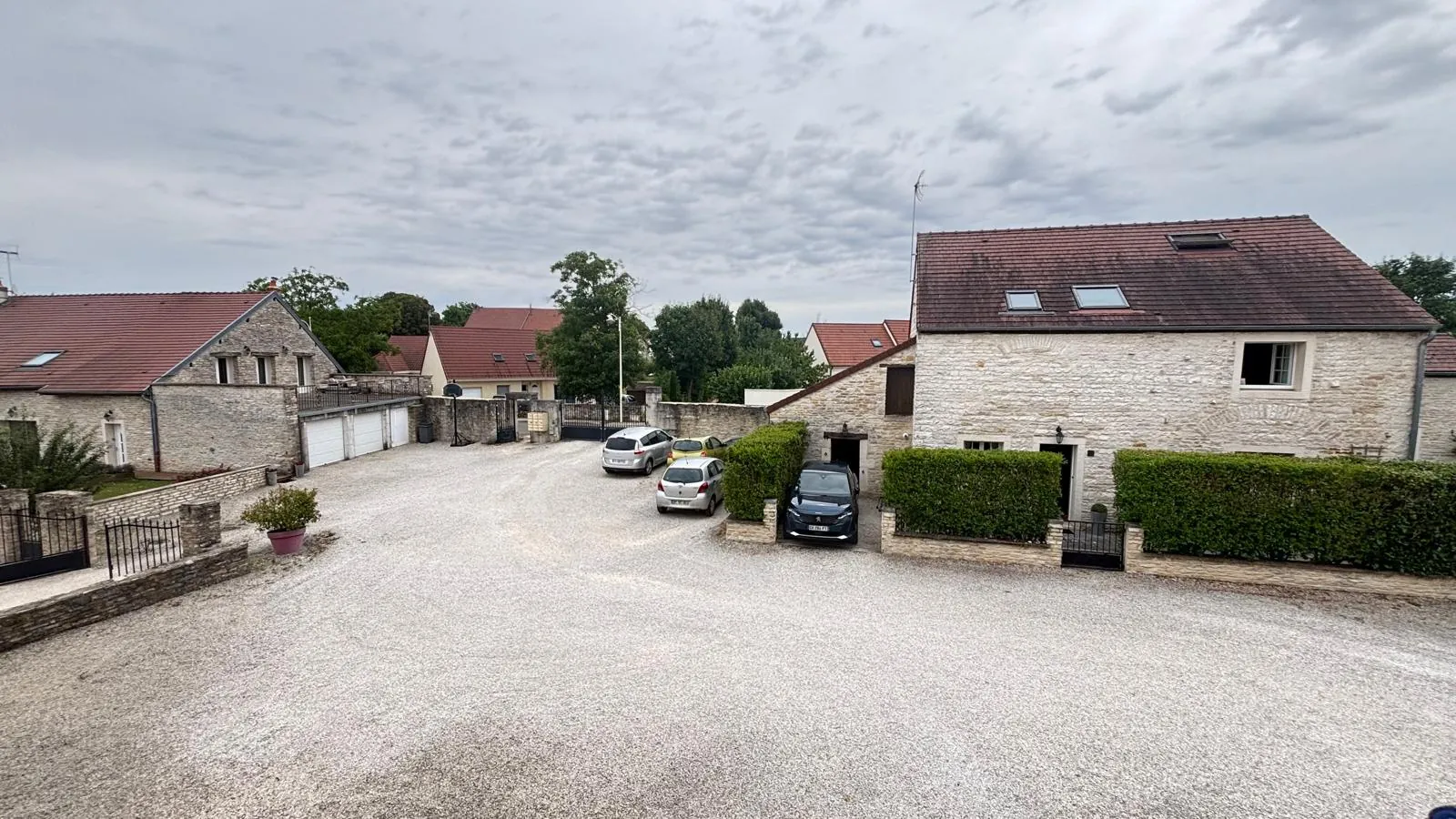 Belle maison rénovée de 124 m² avec jardin et terrasse à Marsannay-le-Bois 