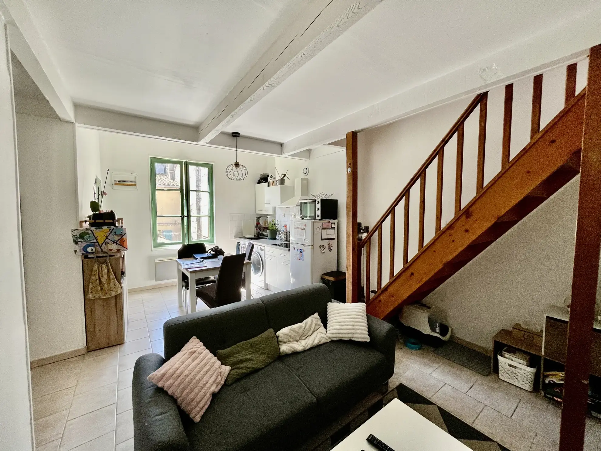 A vendre immeuble à Sommières avec 3 appartements et garage, bon état, potentiel locatif élevé 