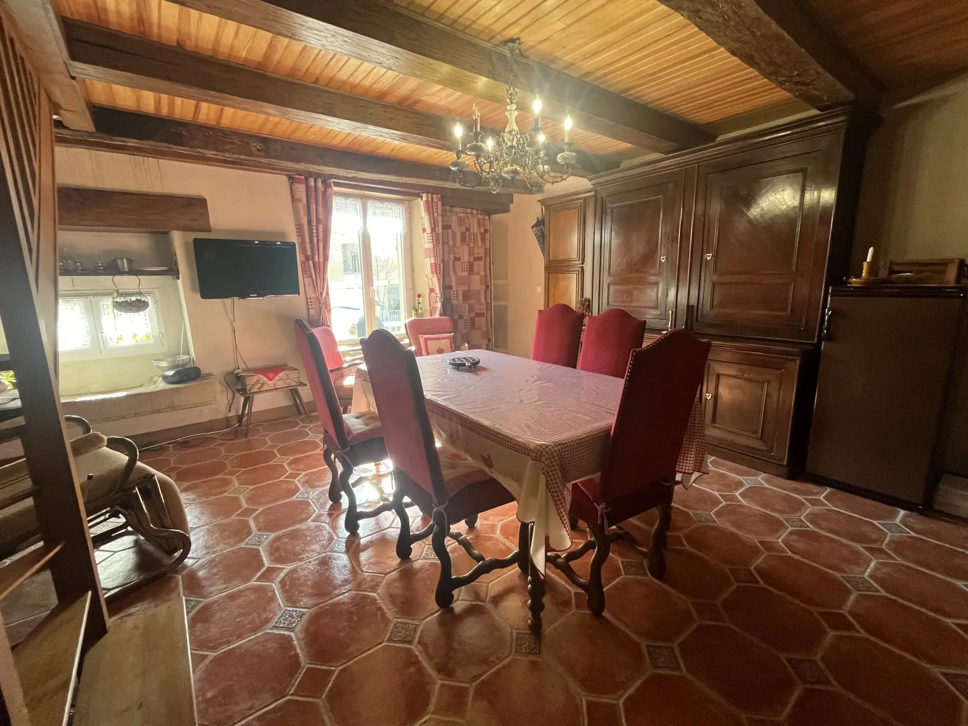 Maison ancienne de 125 m² à Senaide avec terrasse, garage et terrain arboré