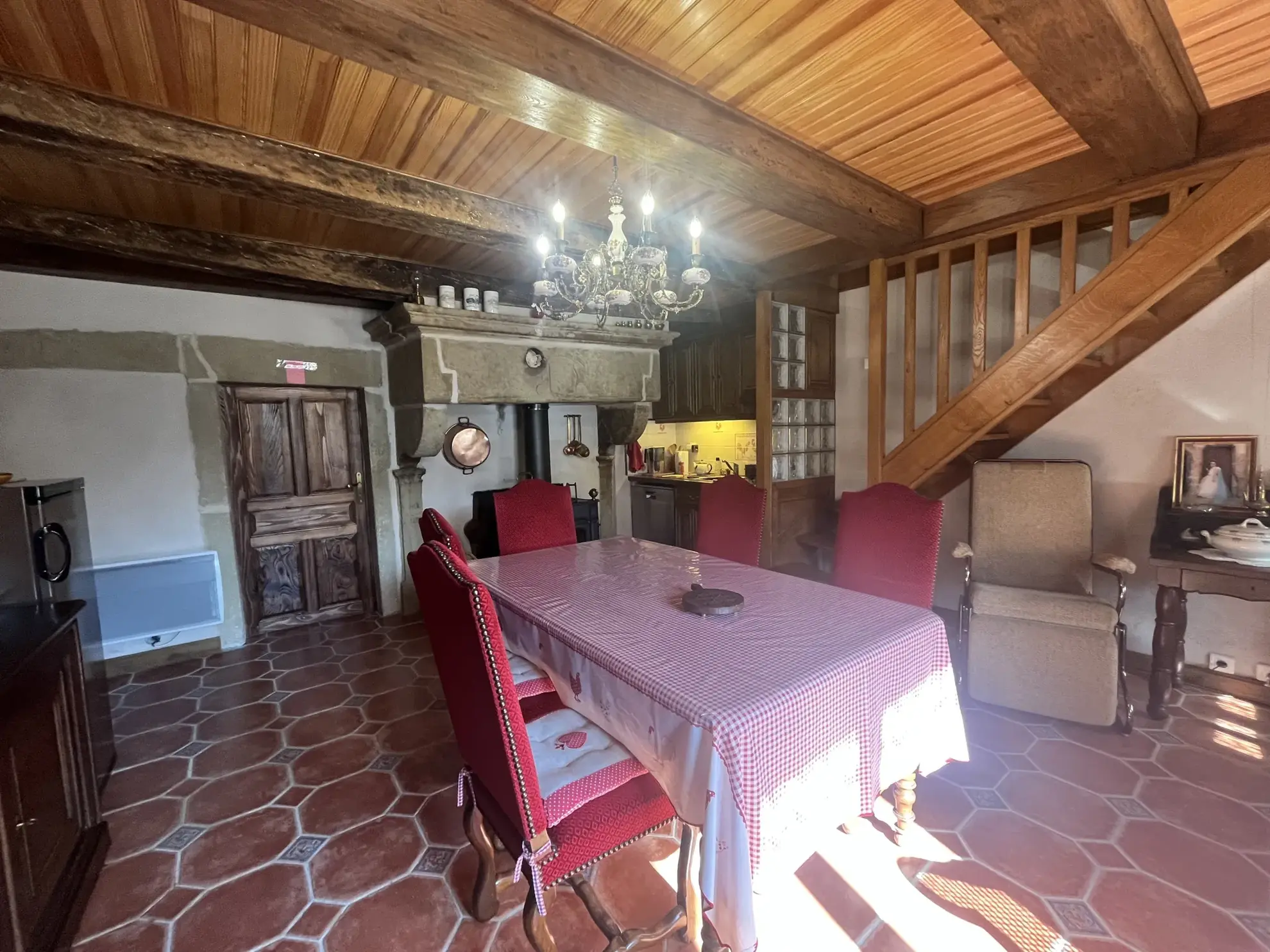 Maison ancienne de 125 m² à Senaide avec terrasse, garage et terrain arboré 