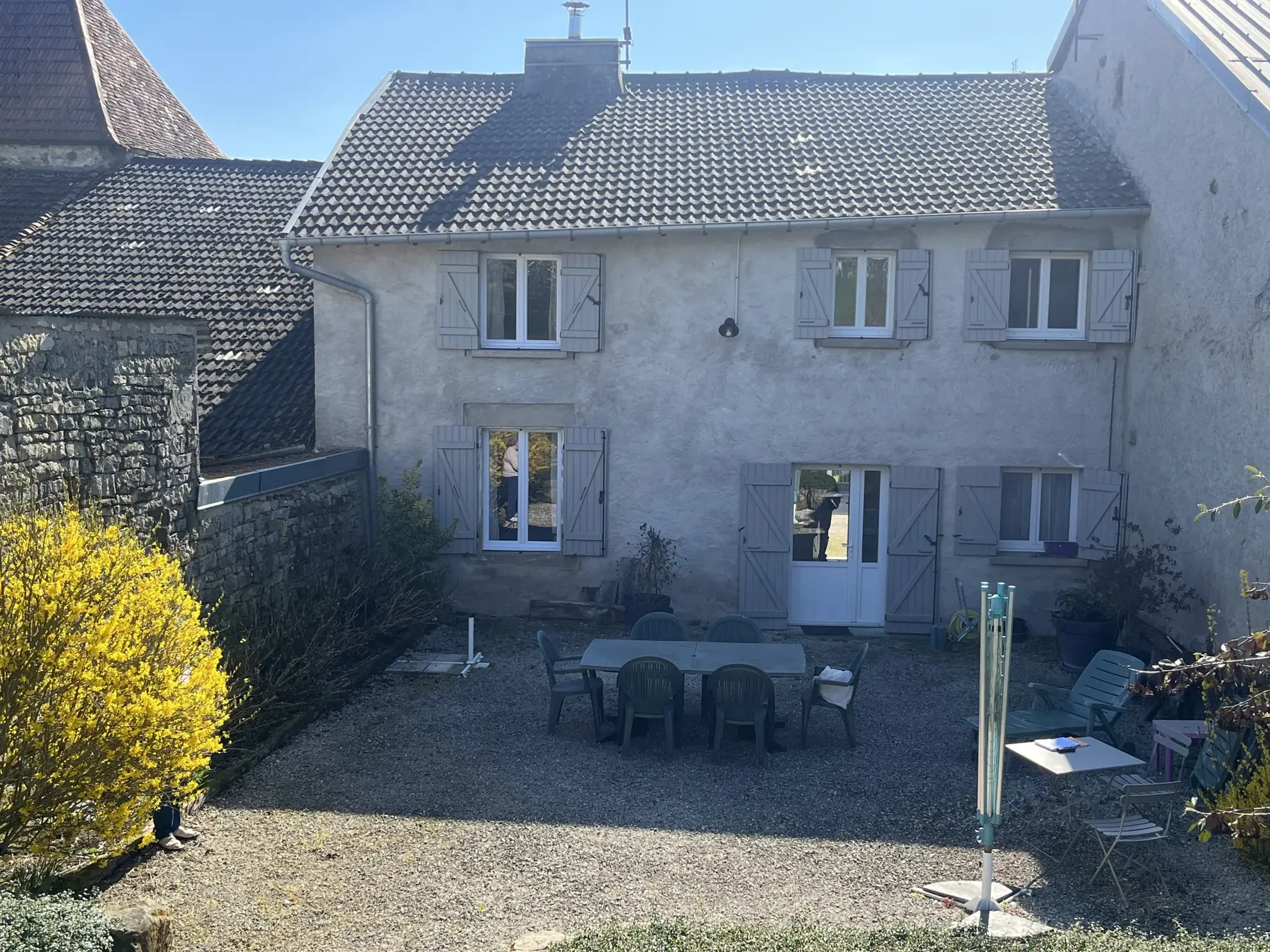 Maison ancienne de 125 m² à Senaide avec terrasse, garage et terrain arboré 
