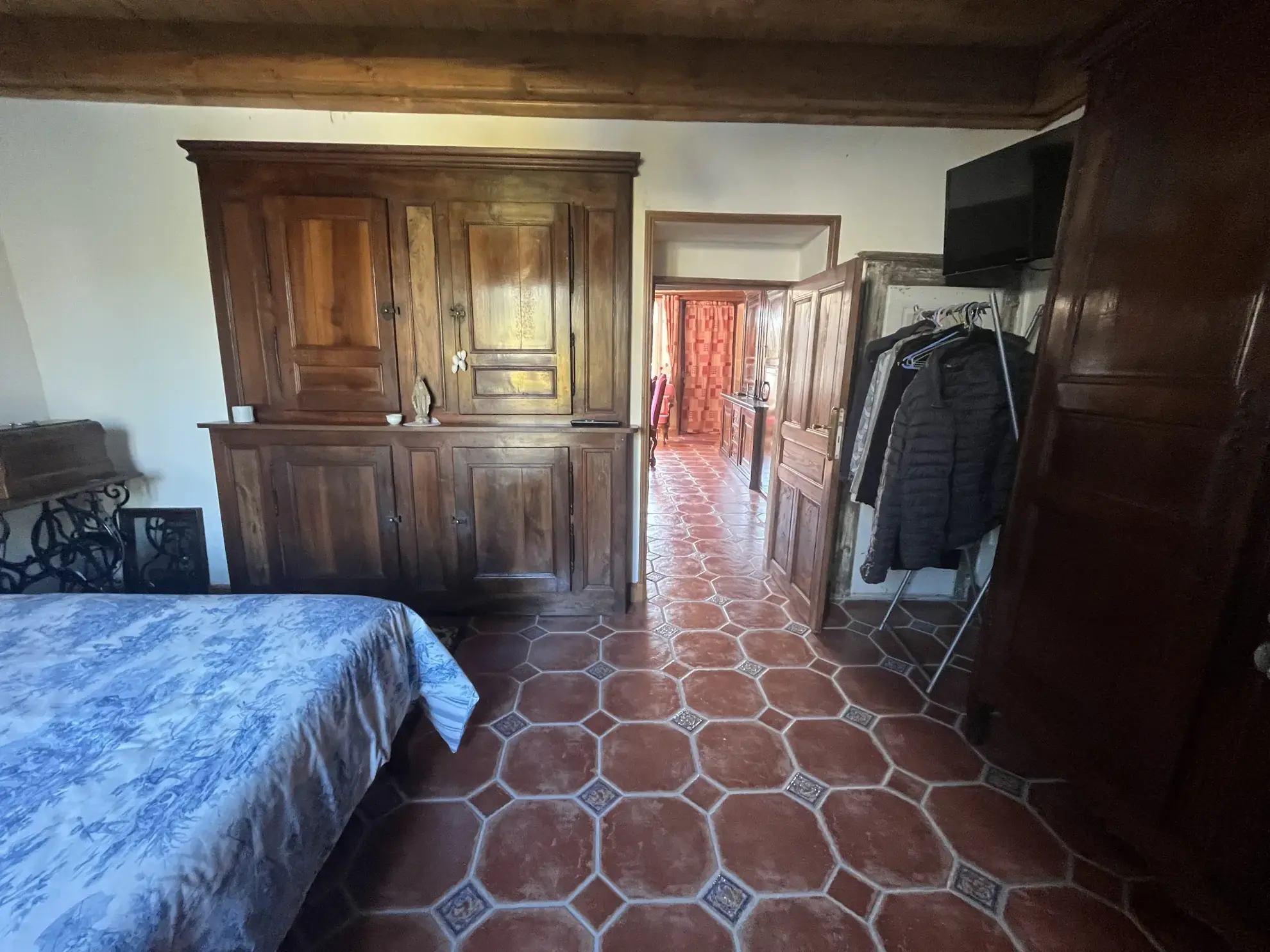 Maison ancienne de 125 m² à Senaide avec terrasse, garage et terrain arboré 