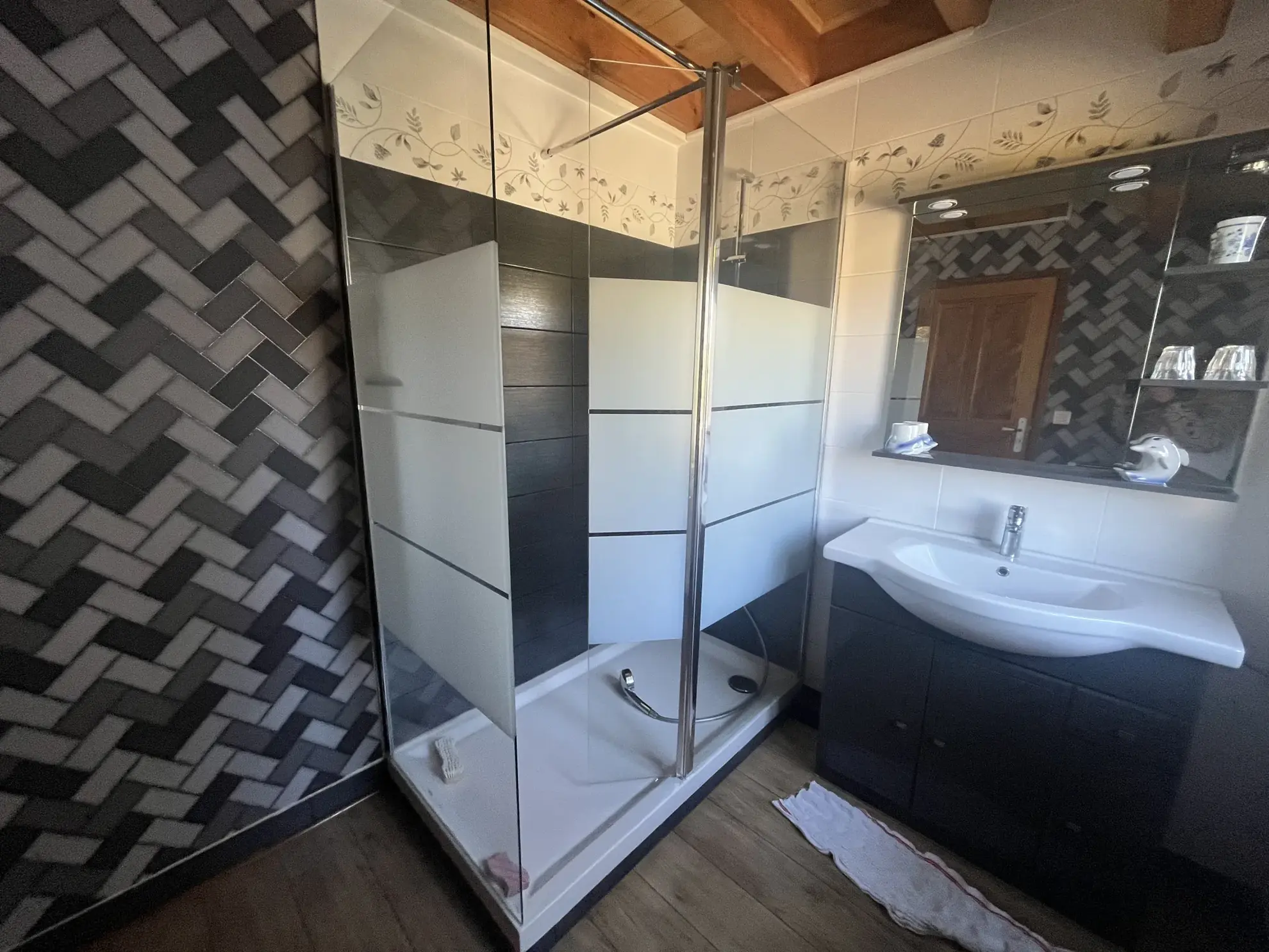 Maison ancienne de 125 m² à Senaide avec terrasse, garage et terrain arboré 