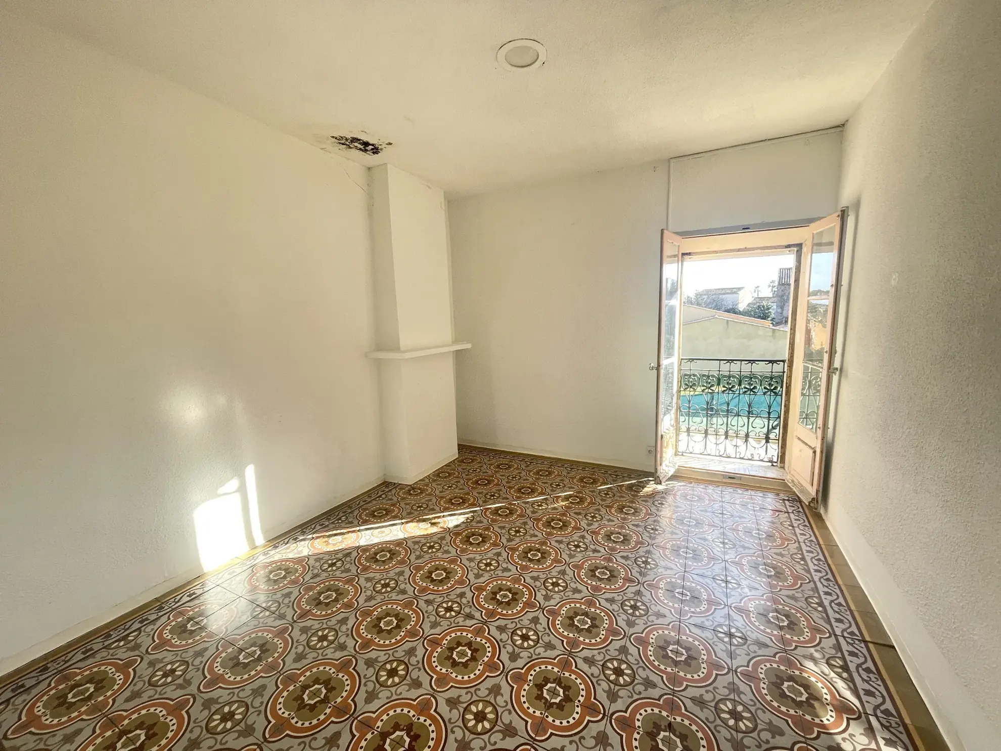 Maison 100 m² à Bessan avec jardin exposé sud et grand garage 