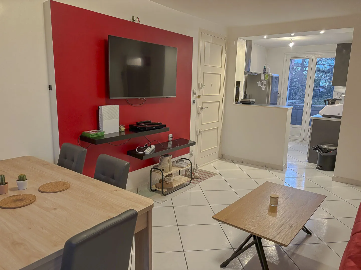 Appartement T3 lumineux à Villeurbanne avec balcon, cave et parking