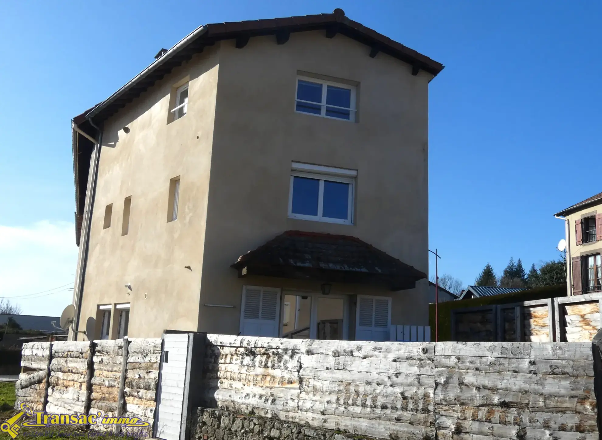 Maison de 70 m² à Chabreloche proche du centre-ville avec cave et 2 chambres