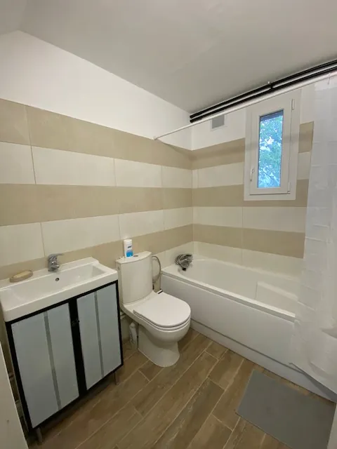 À vendre grande maison de campagne à Meuzac avec terrasse et vue imprenable 