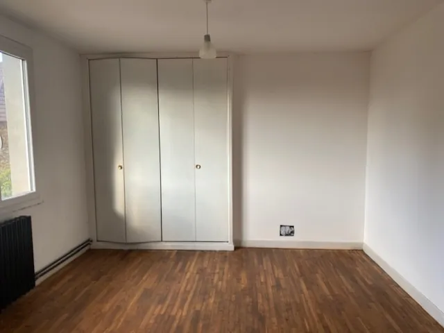 À vendre grande maison de campagne à Meuzac avec terrasse et vue imprenable 