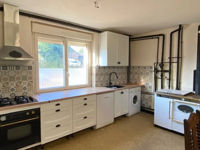 À vendre grande maison de campagne à Meuzac avec terrasse et vue imprenable 