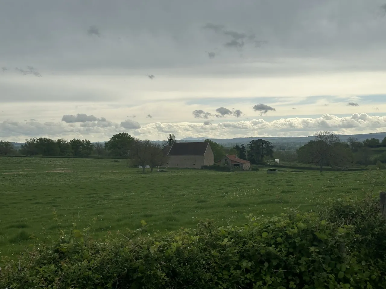 Ferme ancienne avec dépendances et terrain à Bourg le Comte, 5,8 ha 