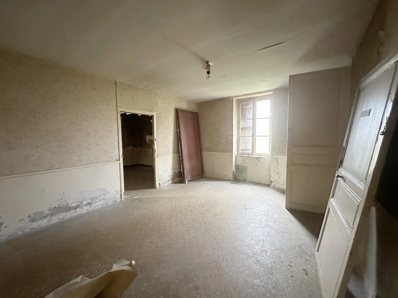 Ferme ancienne avec dépendances et terrain à Bourg le Comte, 5,8 ha 