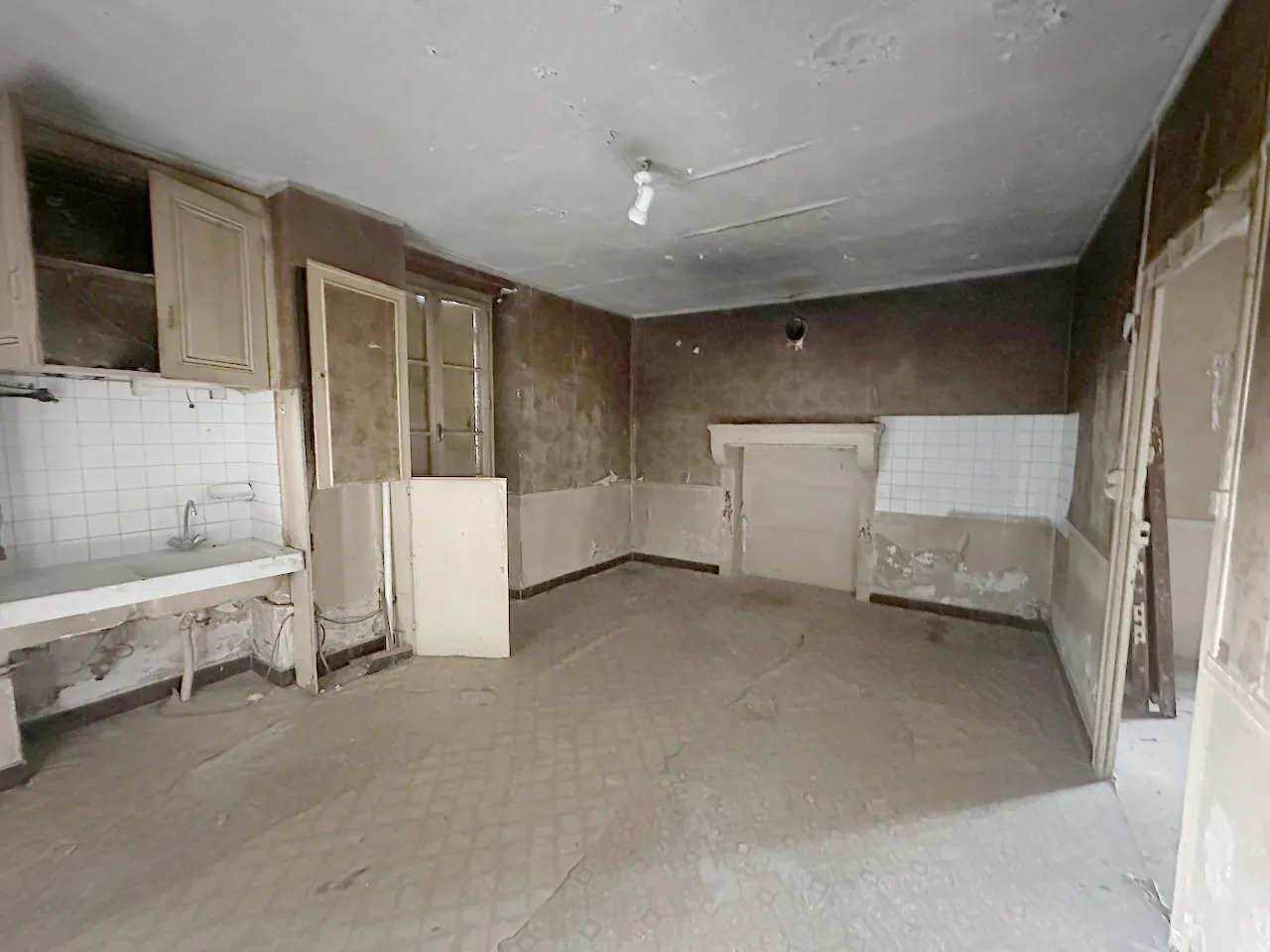 Ferme ancienne avec dépendances et terrain à Bourg le Comte, 5,8 ha 