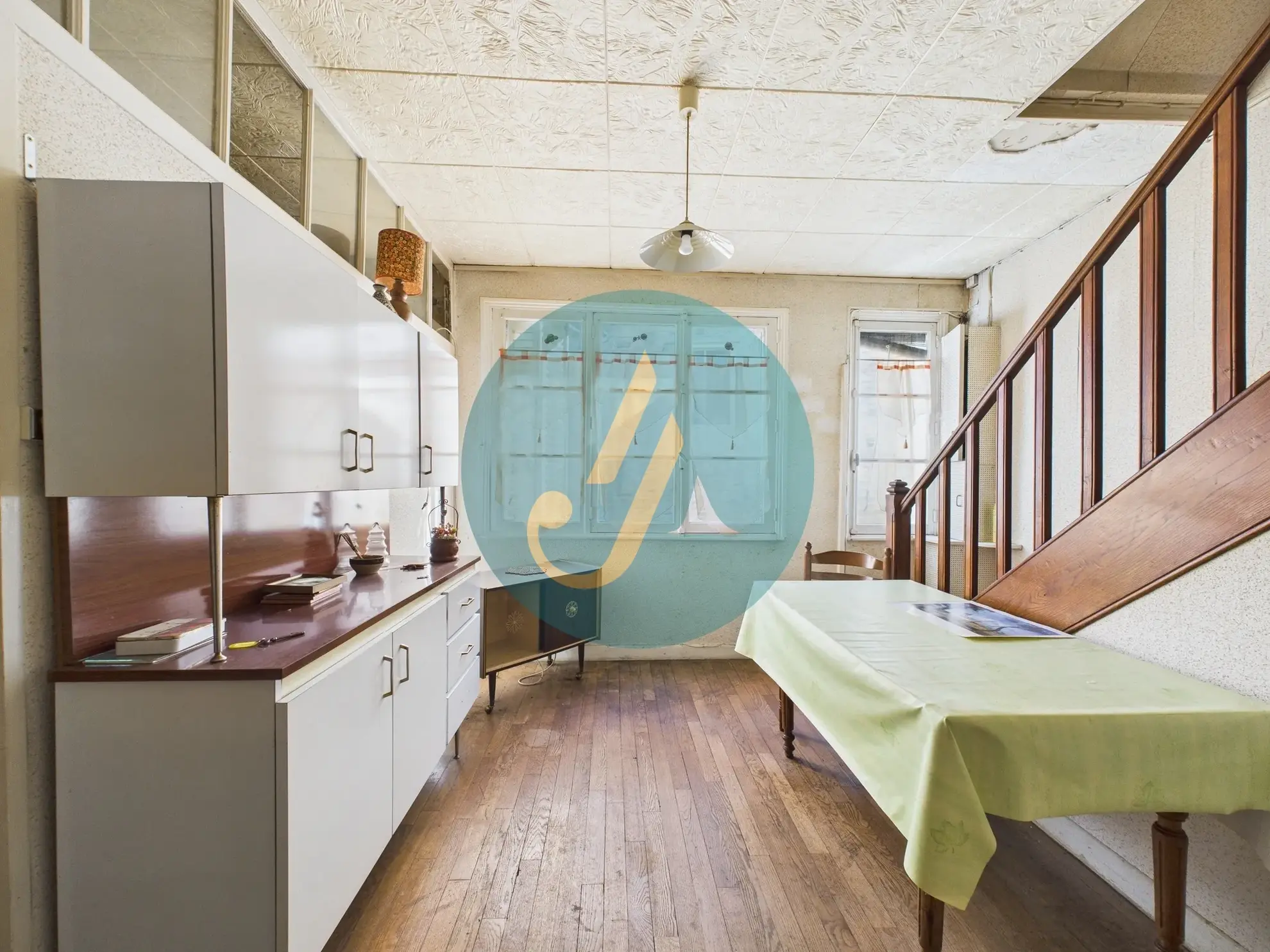 Charmante maison de village à rénover à Donzy avec grand potentiel 