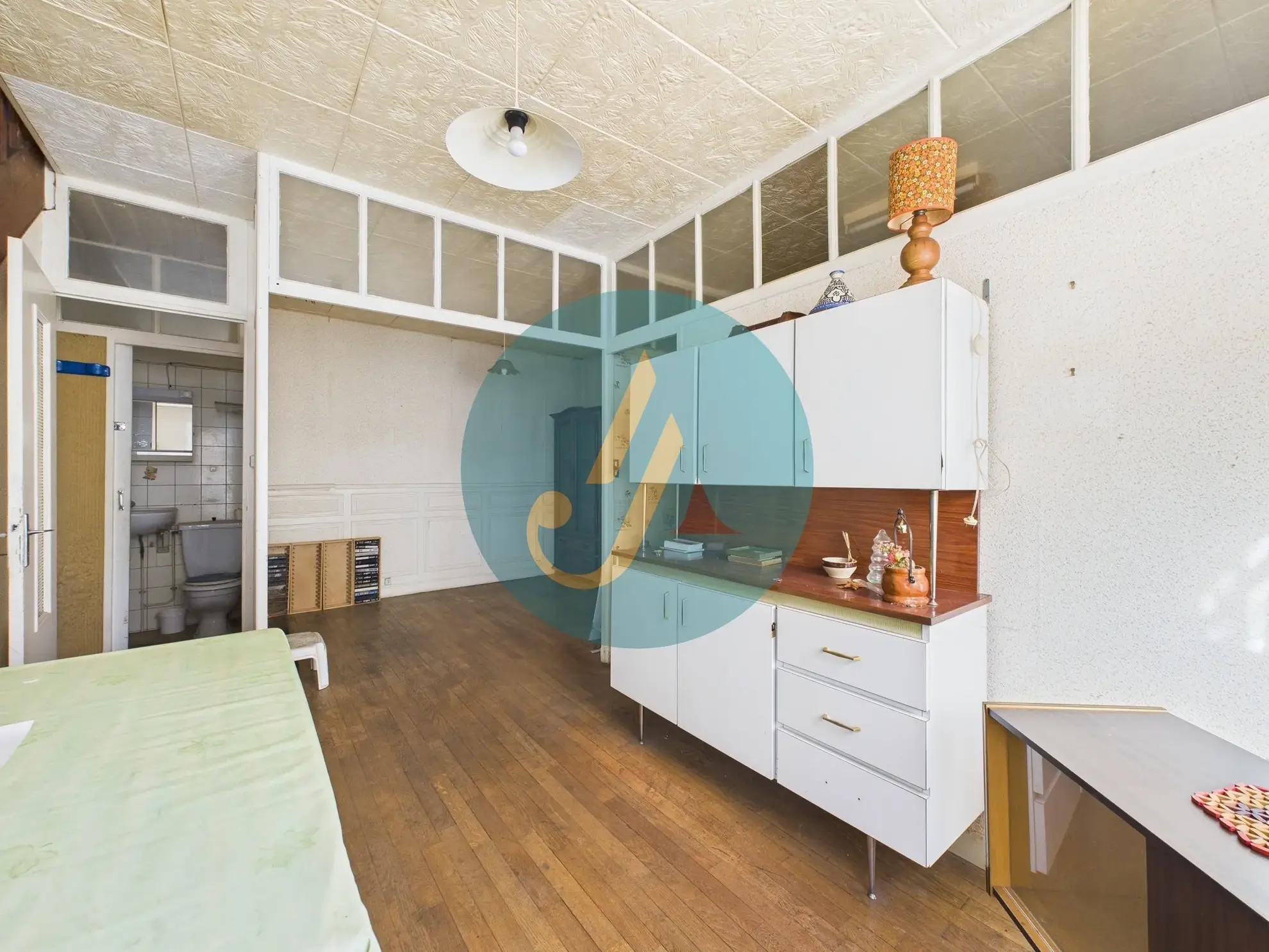 Maison de village à rénover à Donzy avec grand potentiel et garage