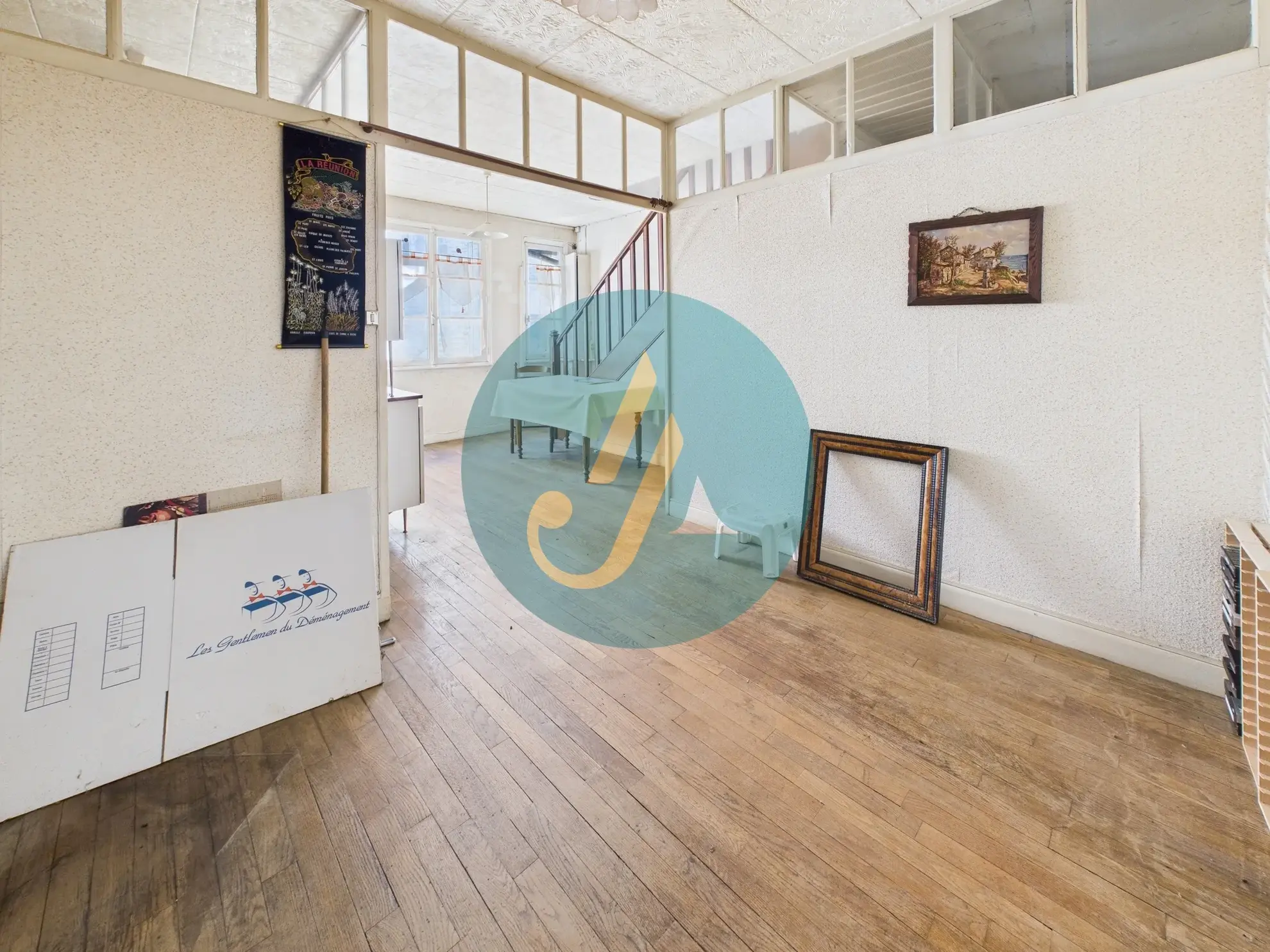 Charmante maison de village à rénover à Donzy avec grand potentiel 