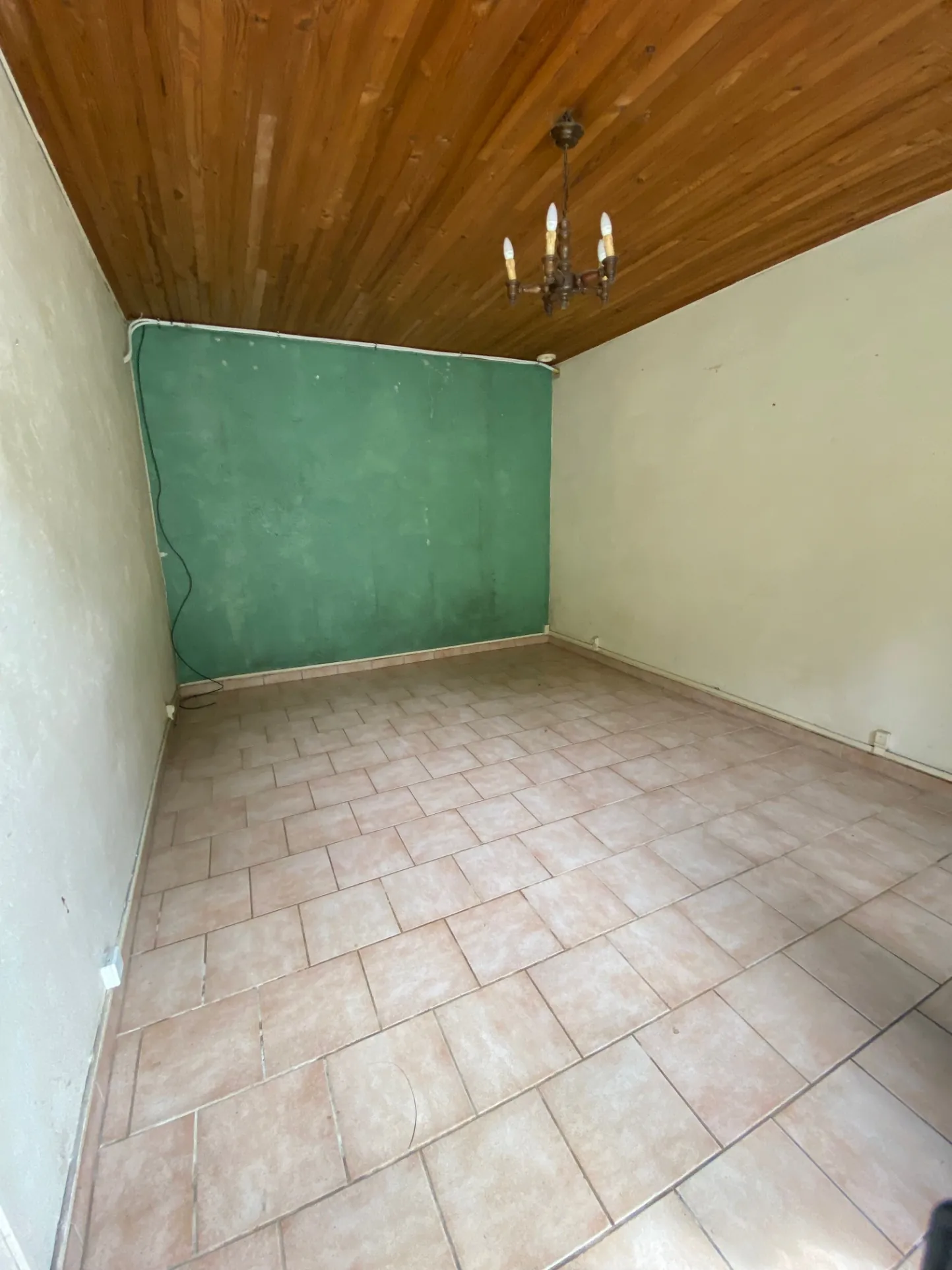 Maison en pierre à rénover avec grand terrain à Blanquefort-sur-Briolance 