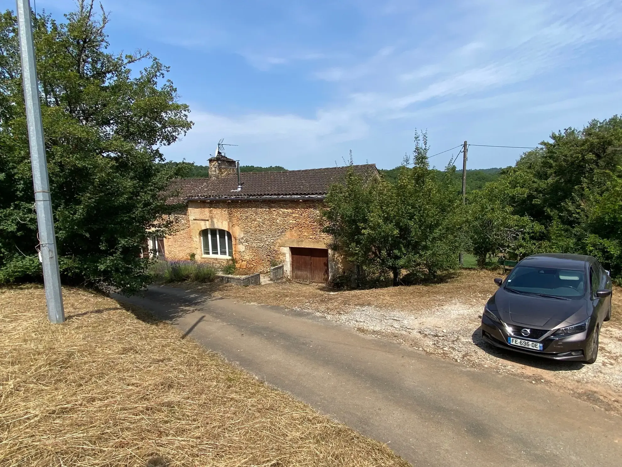 Maison en pierre à rénover avec grand terrain à Blanquefort-sur-Briolance 