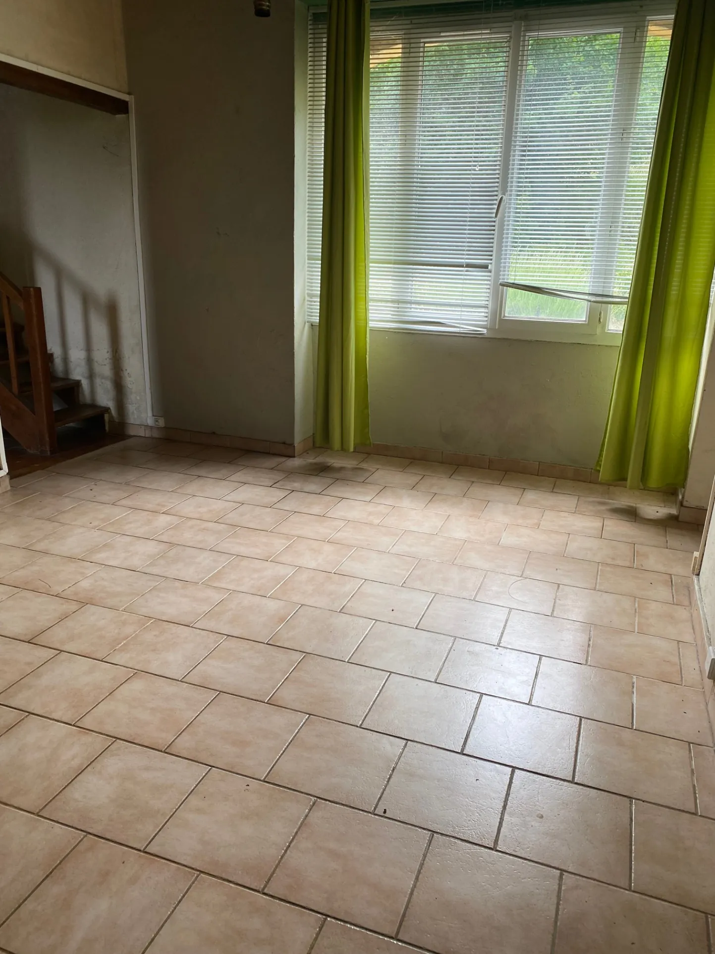 Maison en pierre à rénover avec grand terrain à Blanquefort-sur-Briolance 