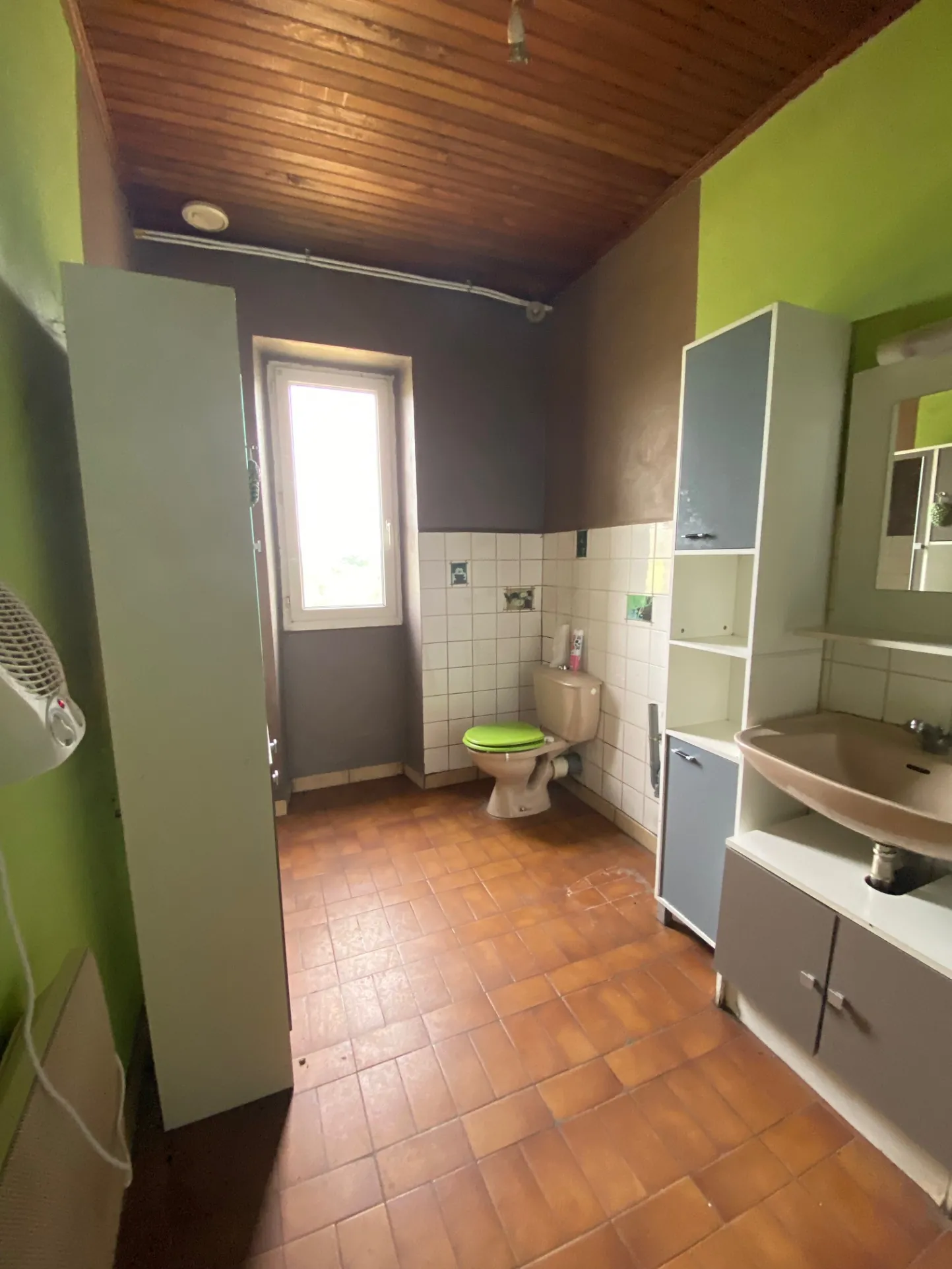 Maison en pierre à rénover avec grand terrain à Blanquefort-sur-Briolance 