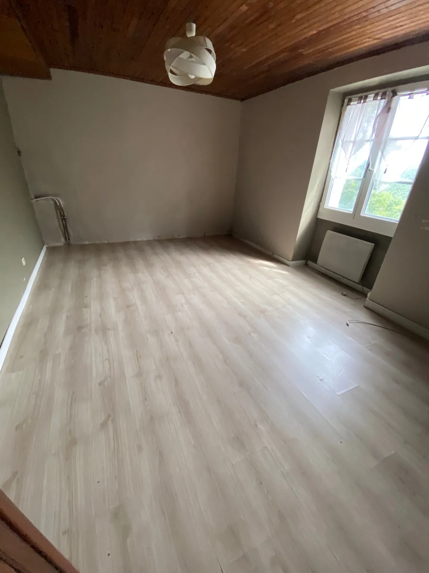 Maison en pierre à rénover avec grand terrain à Blanquefort-sur-Briolance 