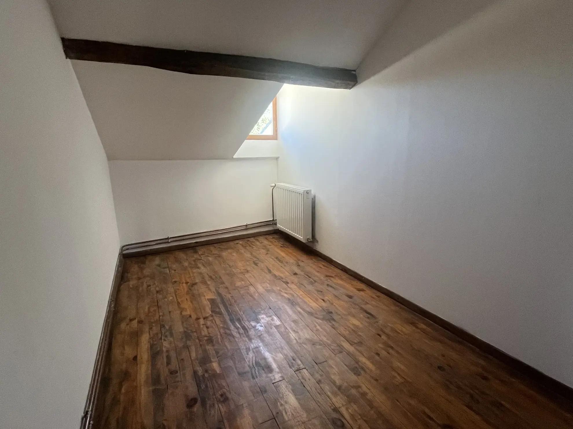 Maison avec deux habitations, garage et studio à Bourbonne-les-Bains - Opportunité d'investissement 