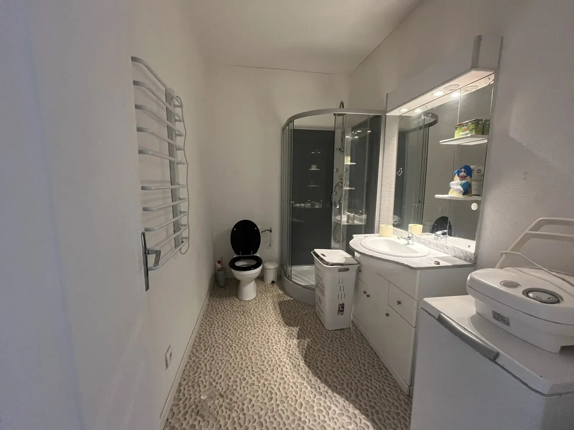 Maison avec deux habitations, garage et studio à Bourbonne-les-Bains - Opportunité d'investissement 