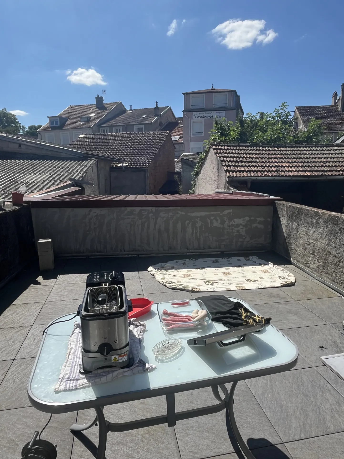 Maison avec deux habitations, garage et studio à Bourbonne-les-Bains - Opportunité d'investissement 