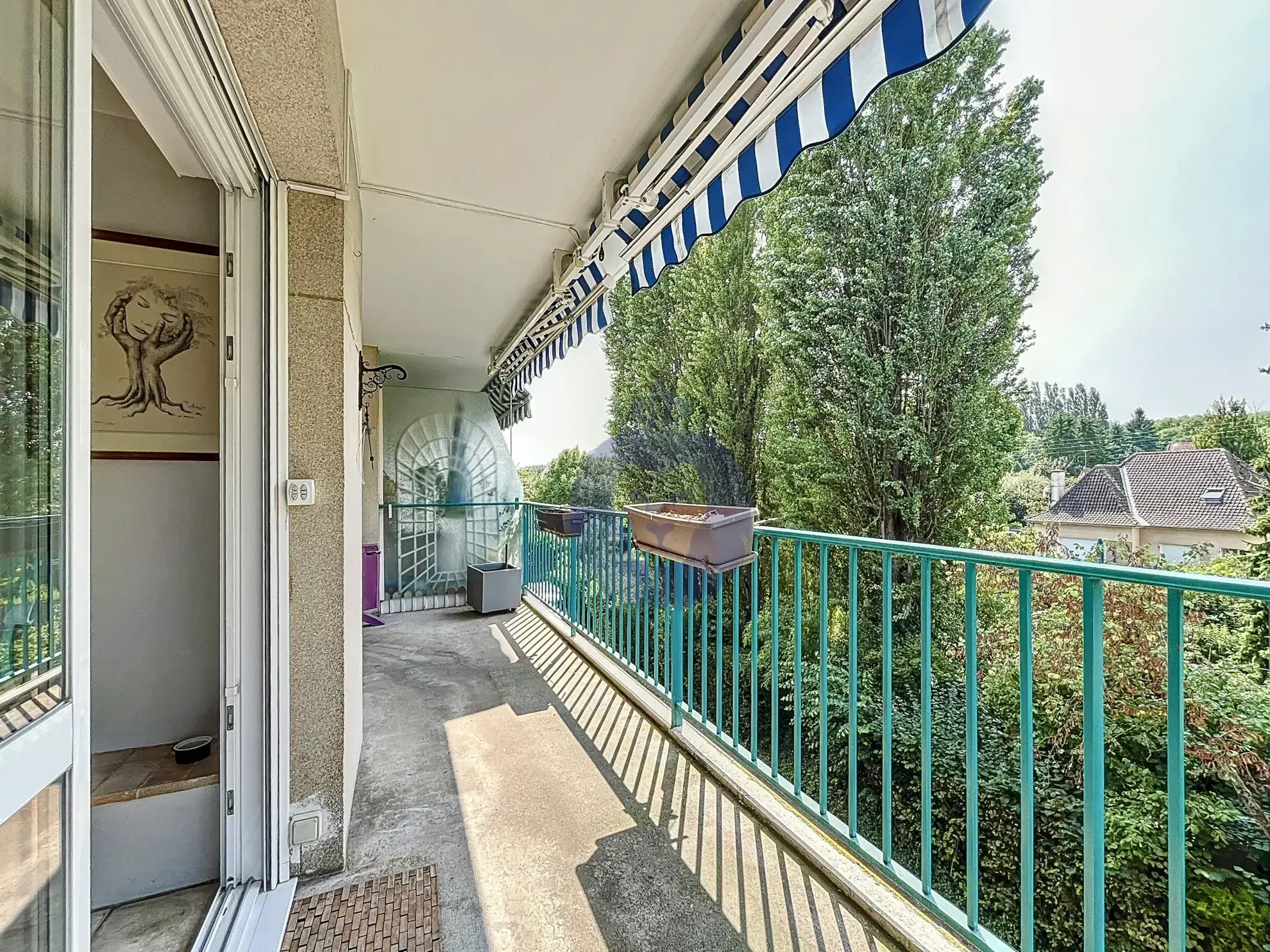 Appartement 4 pièces à Melun avec balcon, résidence calme et services inclus 