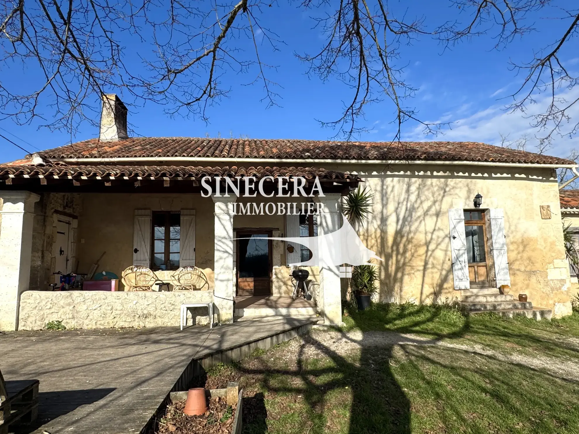 Charmante maison en pierre avec studio et grands espaces verts à Villetoureix