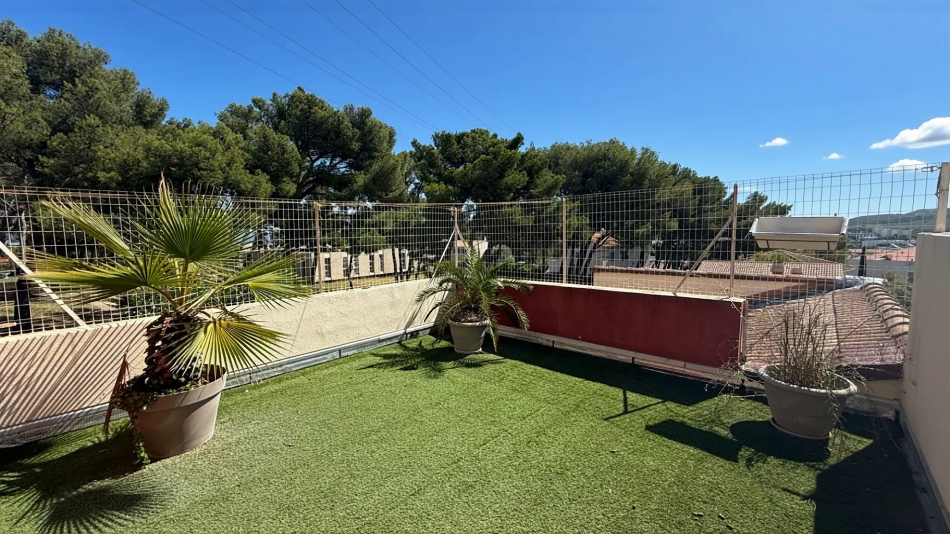 Appartement duplex de 60,96 m² avec 2 terrasses, garage et parking à Martigues Ferrières 