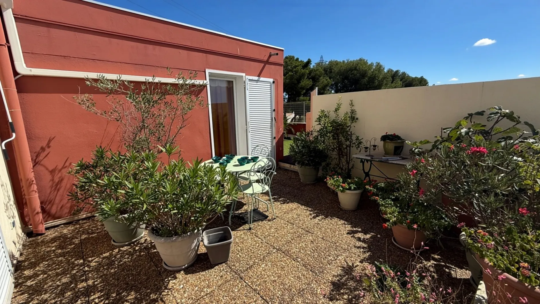 Appartement duplex de 60,96 m² avec 2 terrasses, garage et parking à Martigues Ferrières