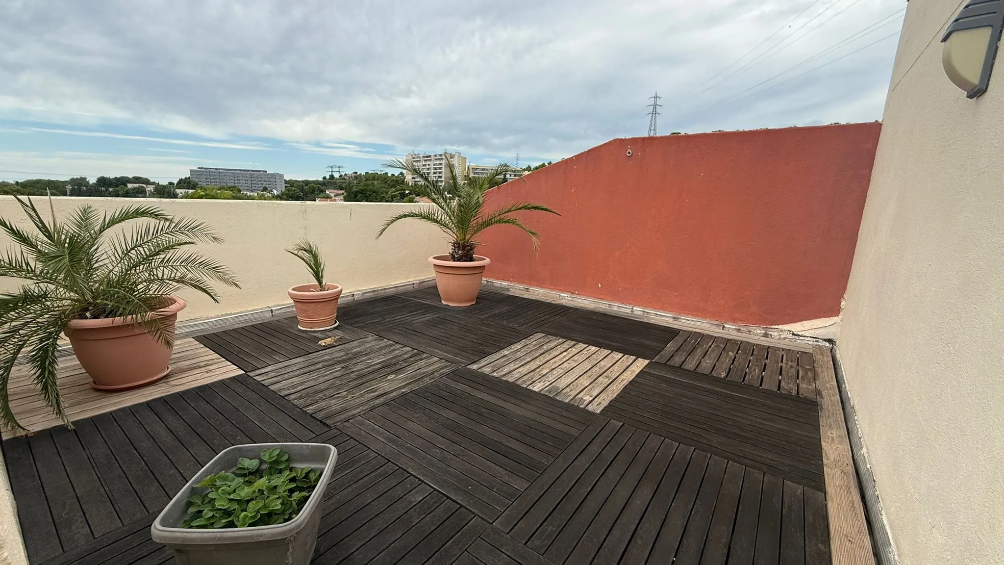 Appartement duplex de 60,96 m² avec 2 terrasses, garage et parking à Martigues Ferrières 